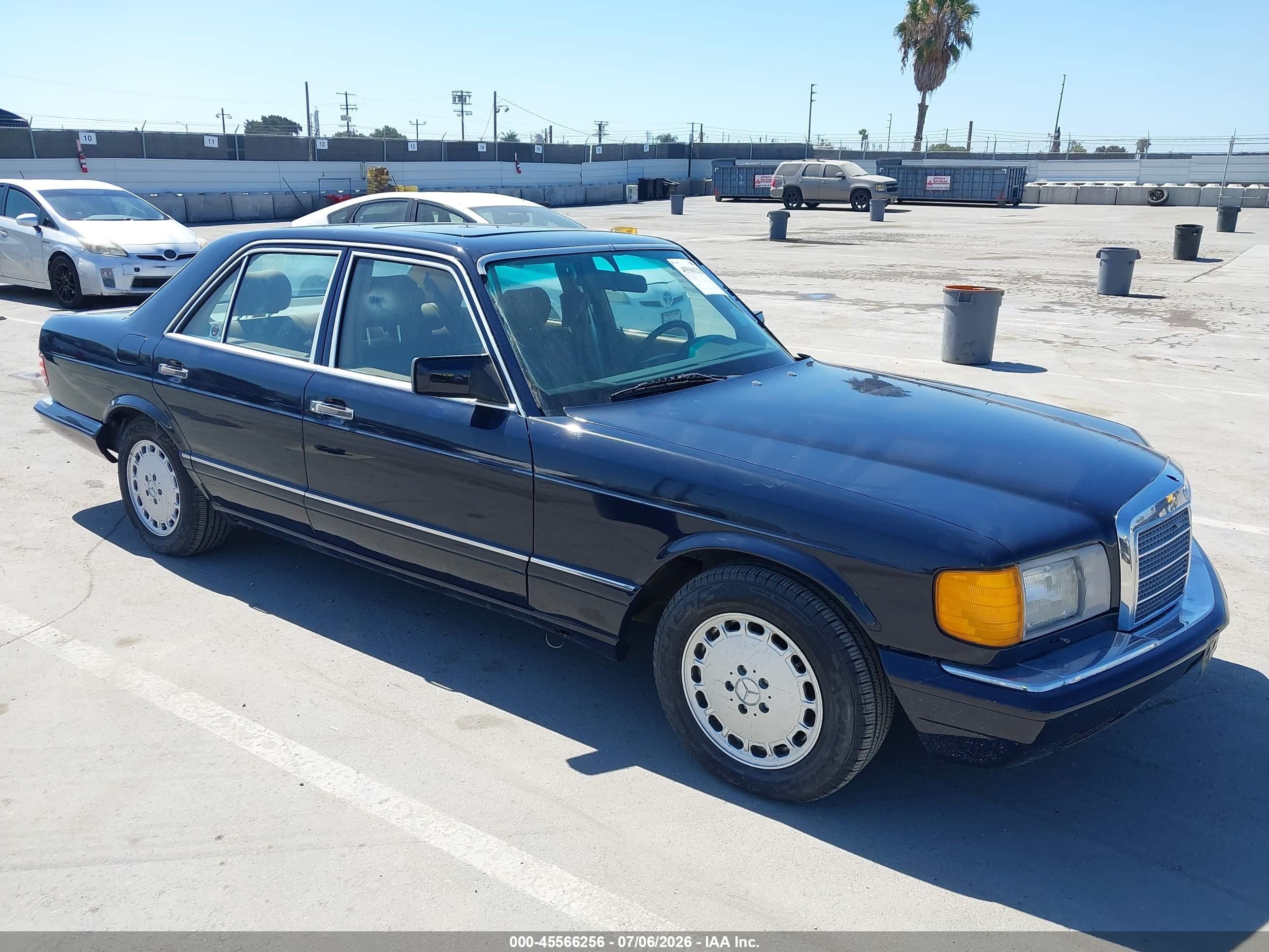 1990 Mercedes-Benz 300 SE, VIN WDBCA24D6LA505881 — Front end