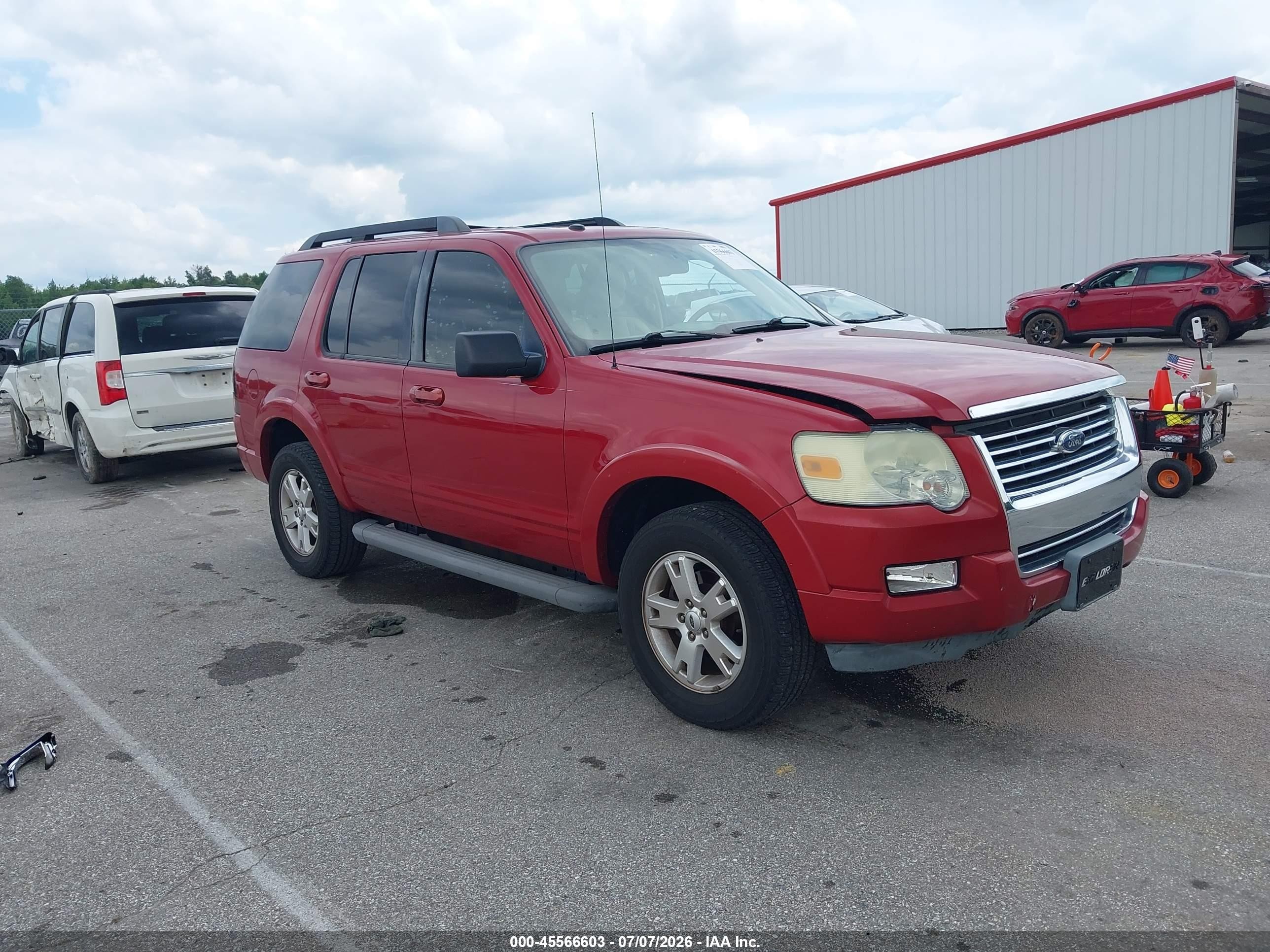 2010 Ford Explorer XLT, VIN 1FMEU7DE1AUA46600 — Side