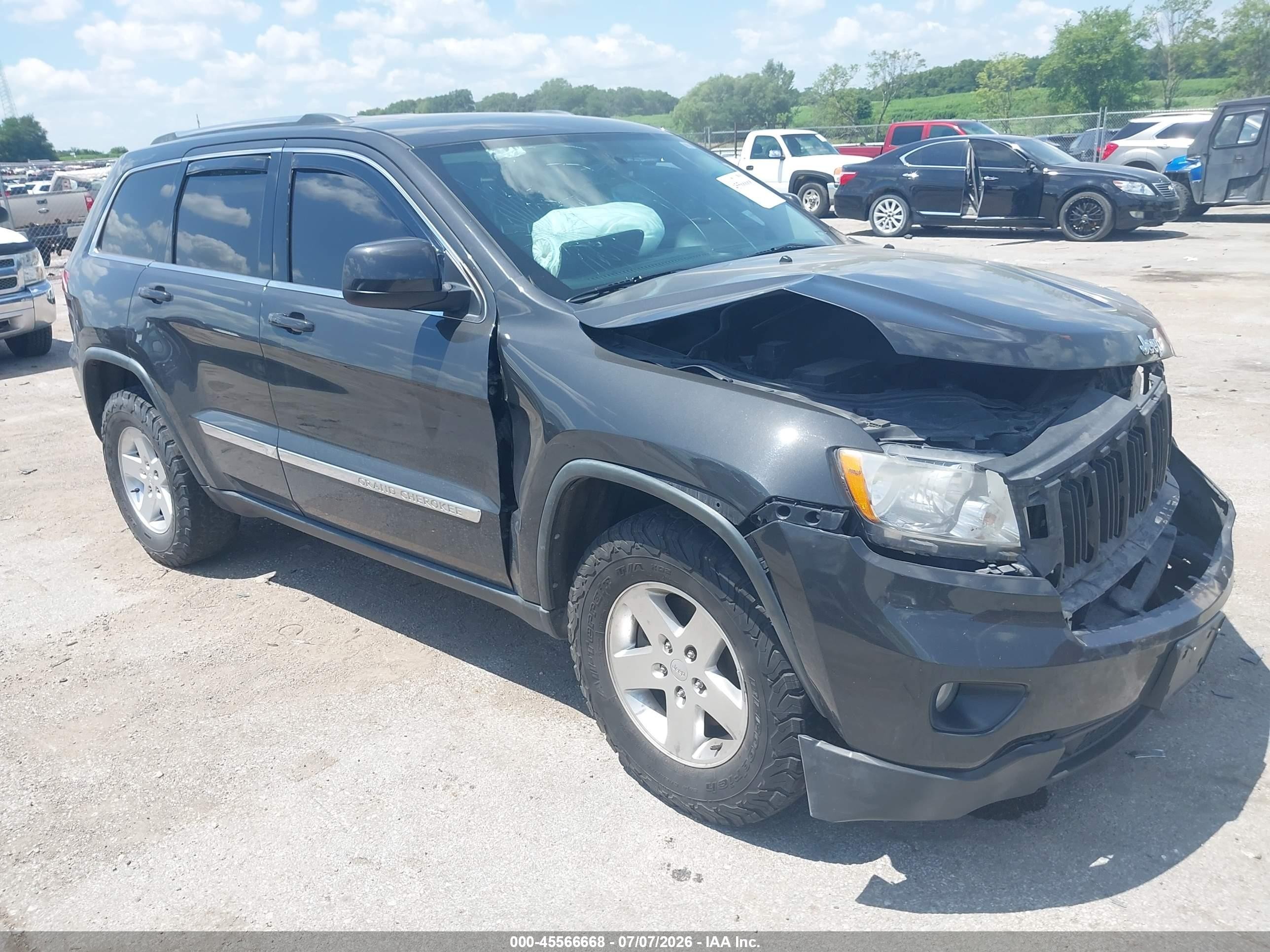 2011 Jeep Grand Cherokee Laredo, VIN 1J4RR4GG4BC723448 — Front end