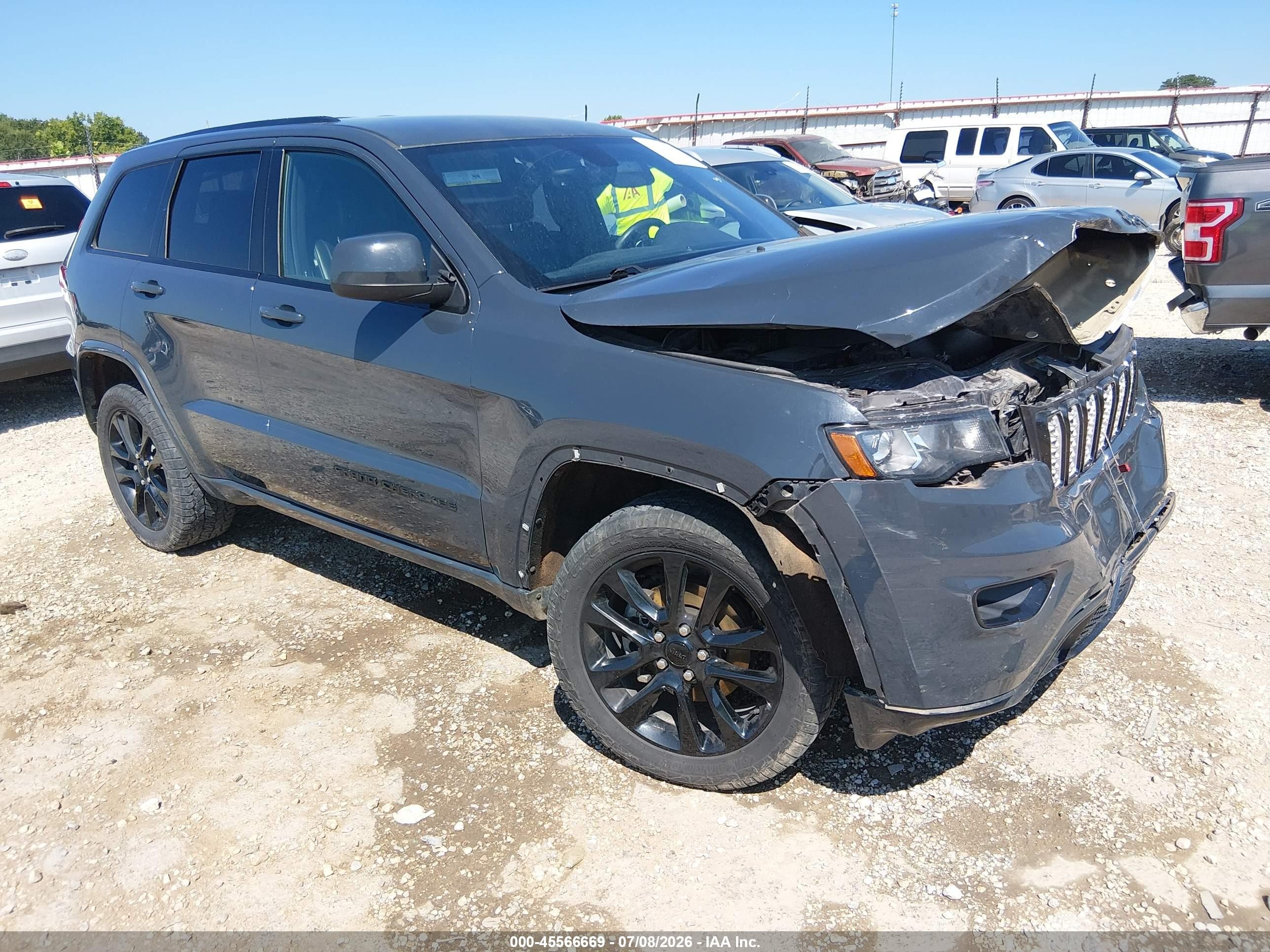 2017 Jeep Grand Cherokee Altitude, VIN 1C4RJFAG4HC887129 — Front end