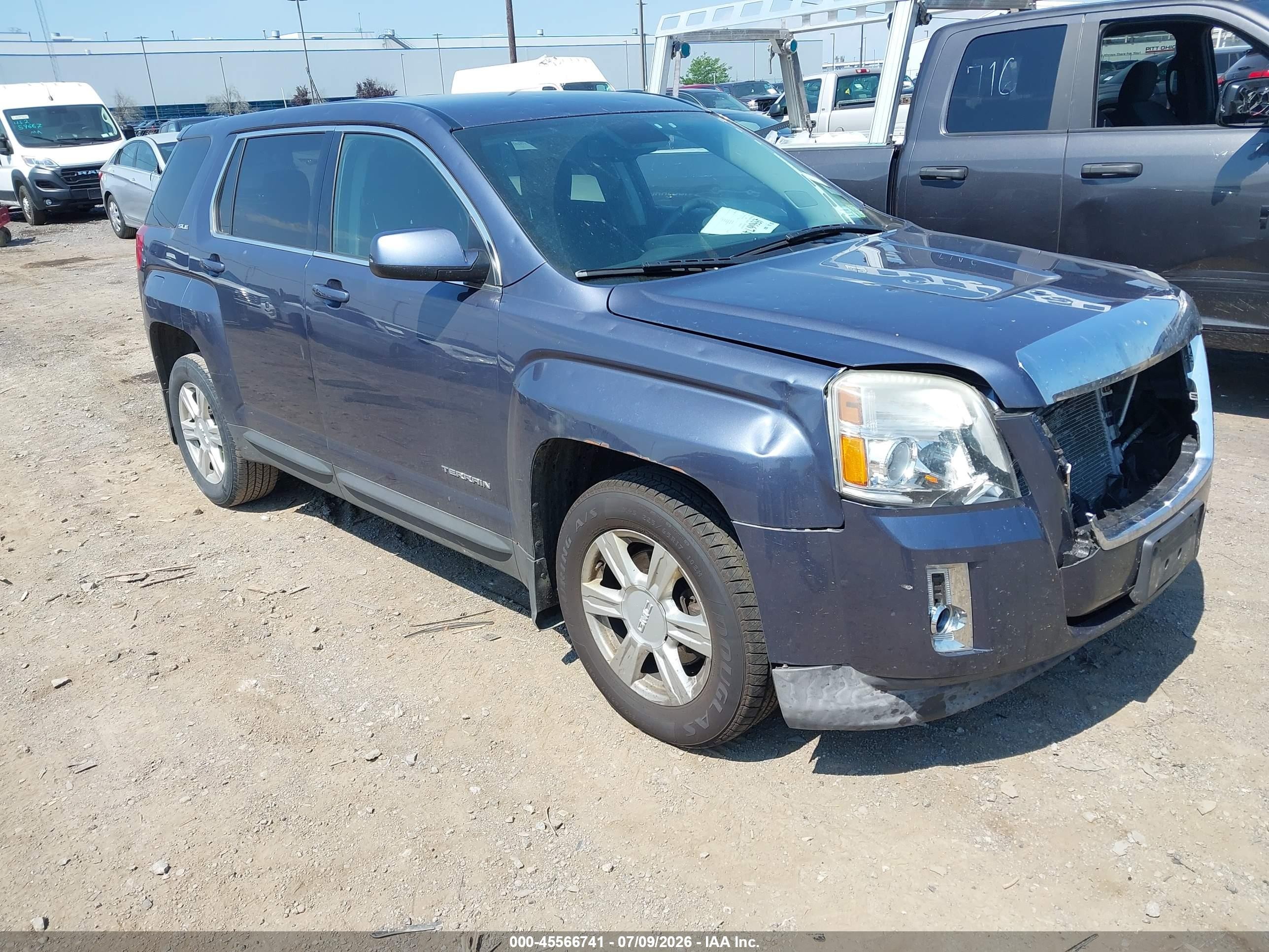 2014 GMC Terrain SLE, VIN 2GKFLVEK8E6272081 — Front end