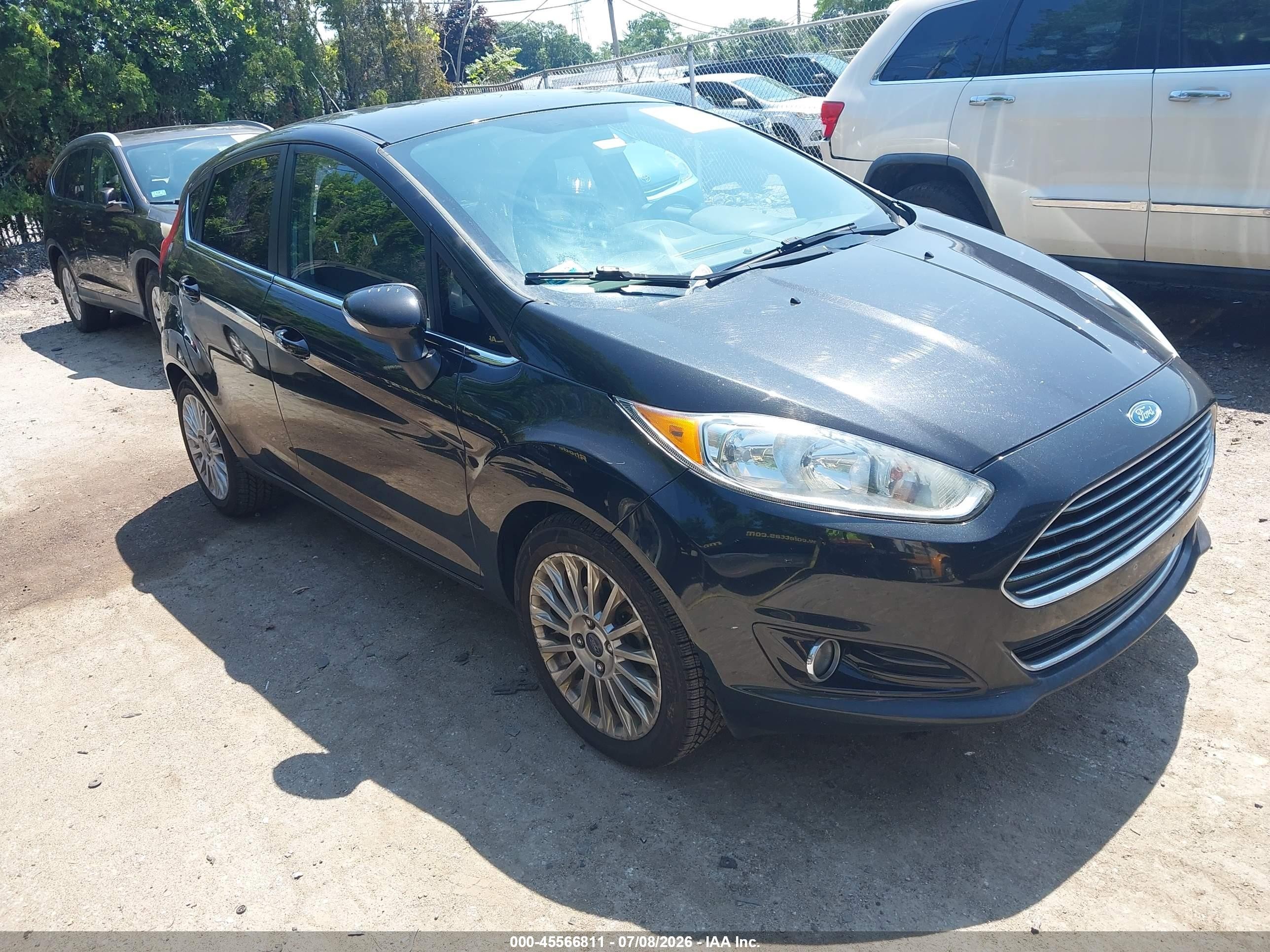 2015 Ford Fiesta Titanium, VIN 3FADP4FJ1FM106134 — Бок