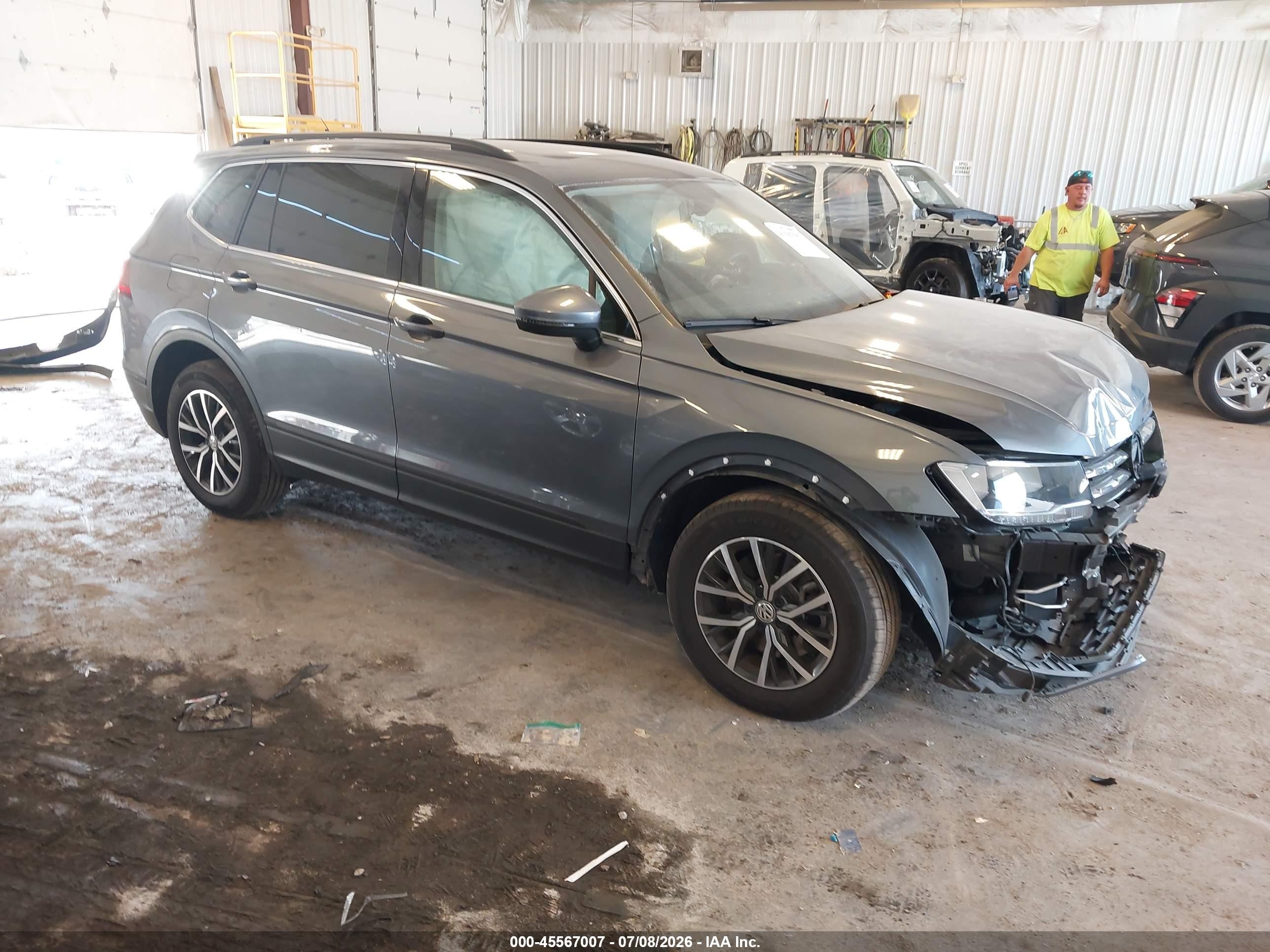 2019 Volkswagen Tiguan SE, VIN 3VV2B7AX9KM077538 — Front end
