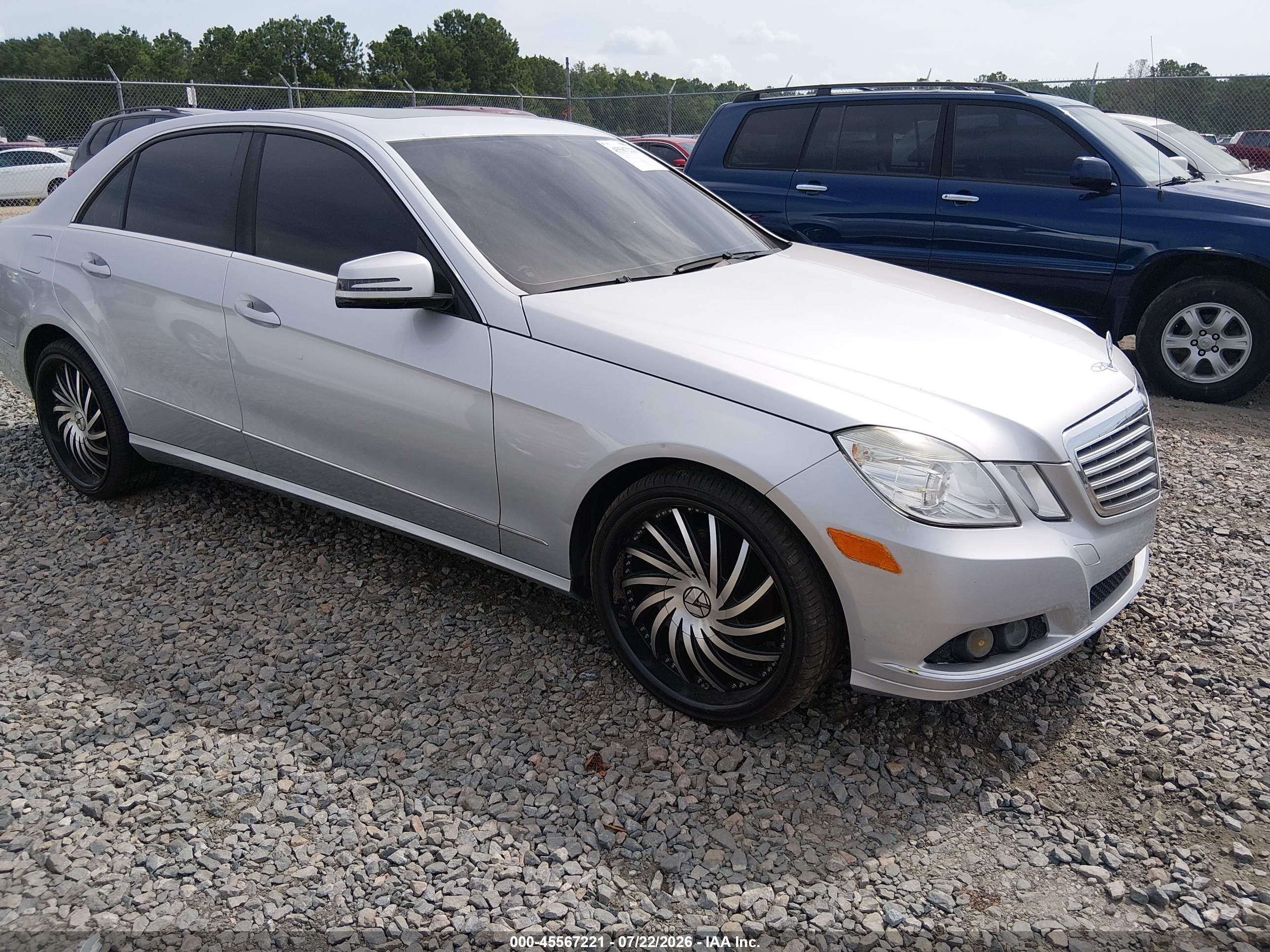 2011 Mercedes-Benz E 350 Luxury, VIN WDDHF5GB0BA372639 — Normal wear