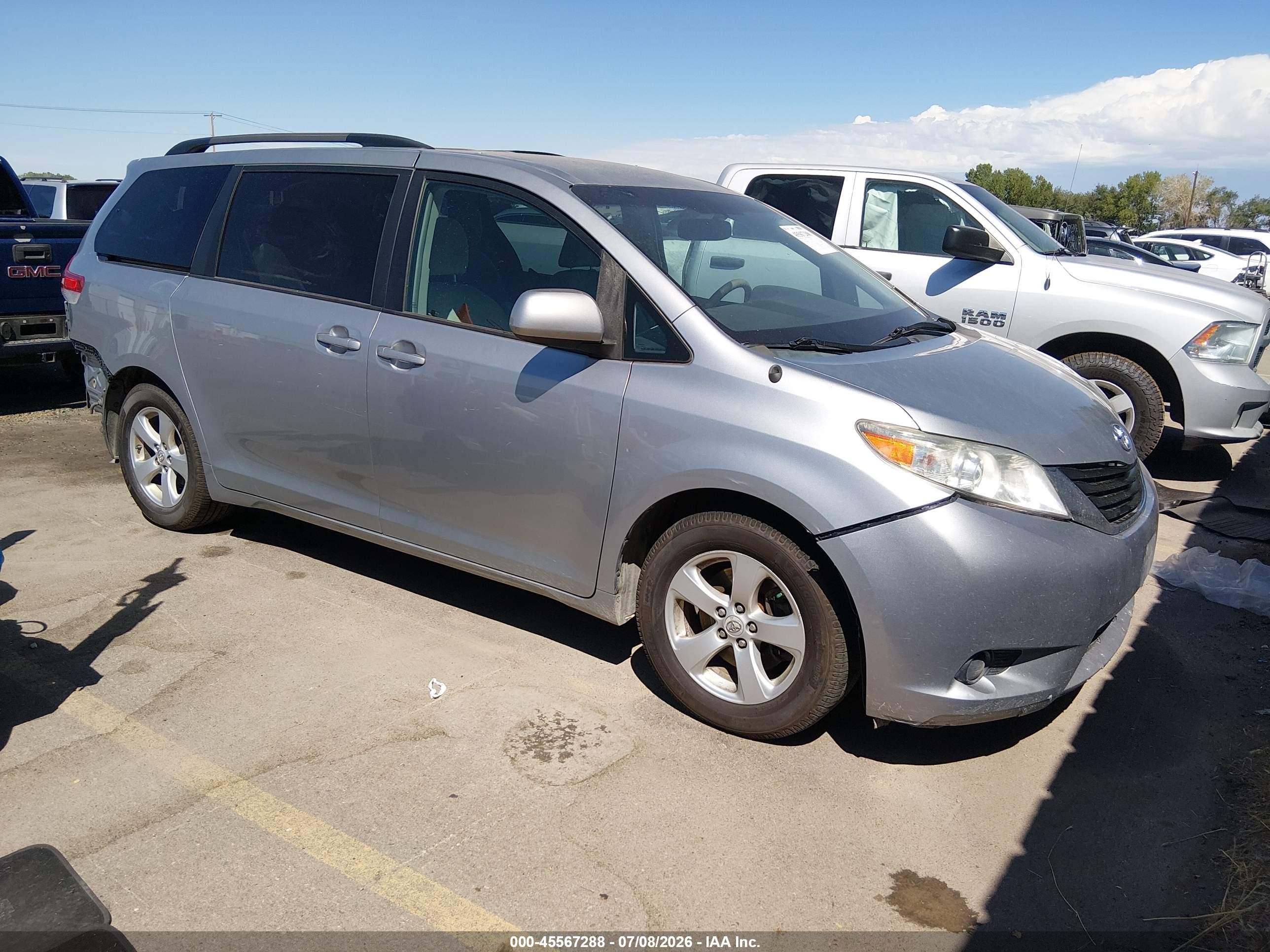 2011 Toyota Sienna LE, VIN 5TDKK3DC8BS098672 — All over