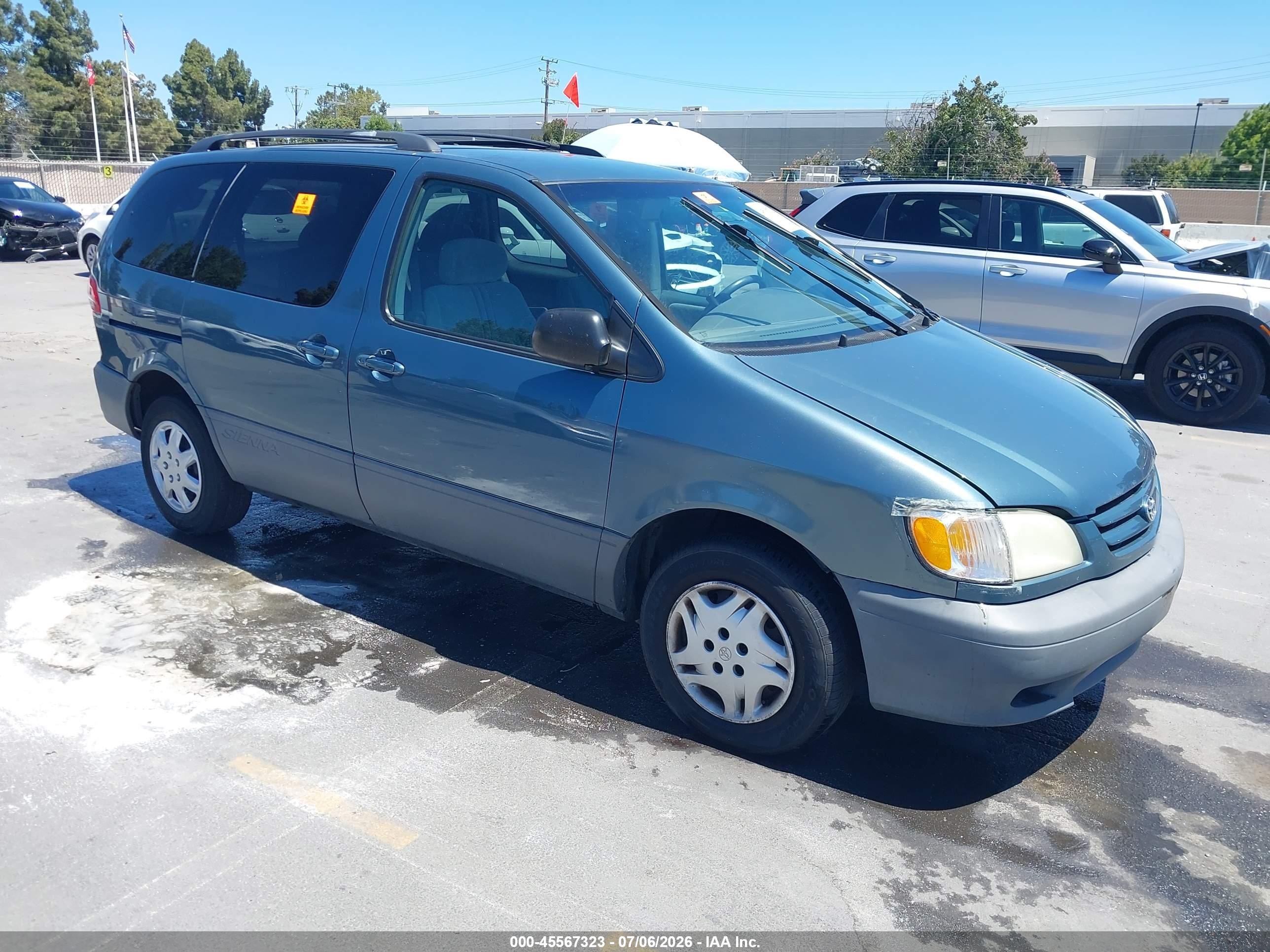 2001 Toyota Sienna LE, VIN 4T3ZF13C81U386181 — Normal wear