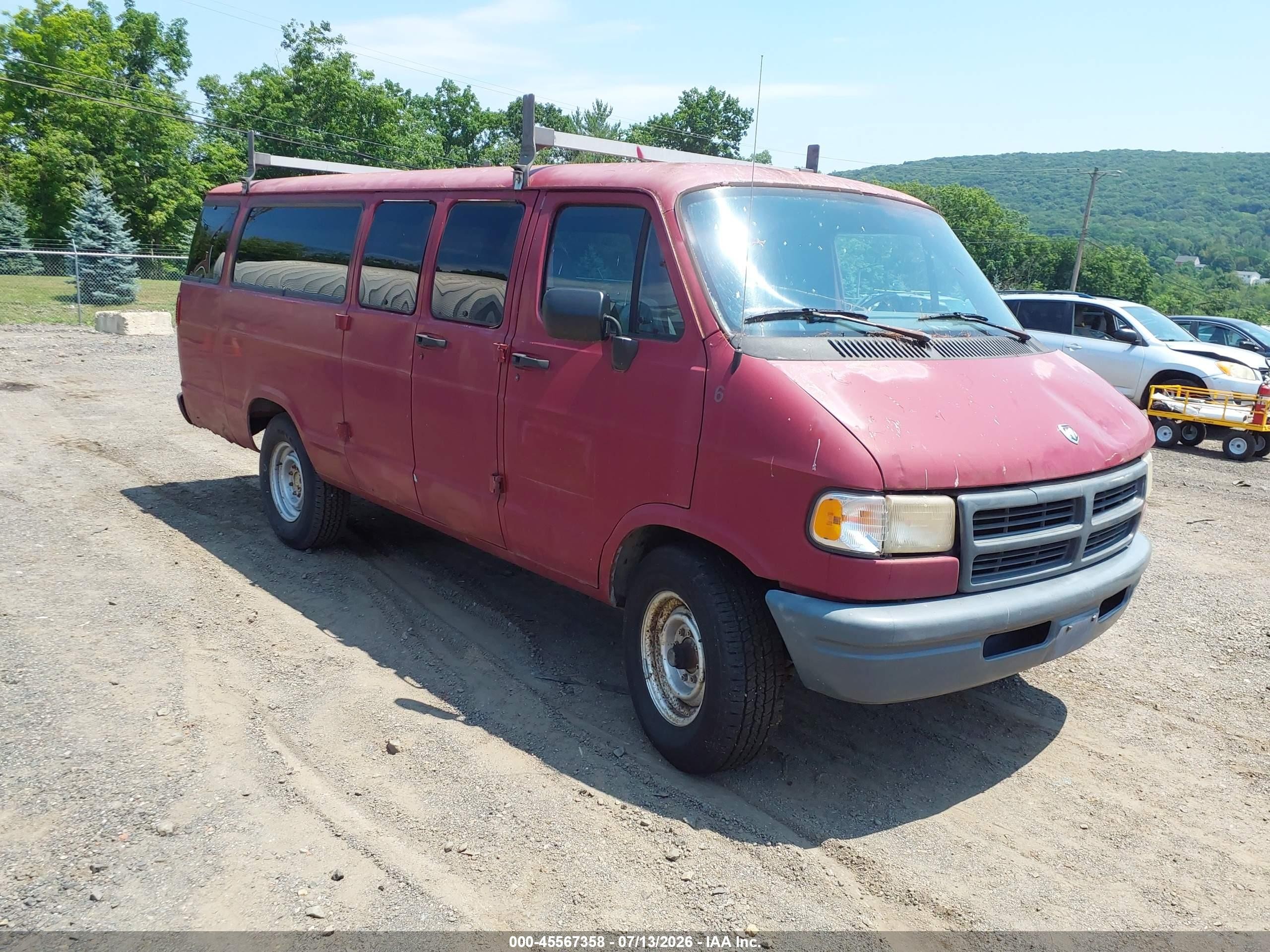1996 Dodge Passenger, VIN 2B5WB35Y0TK182394 — Перед