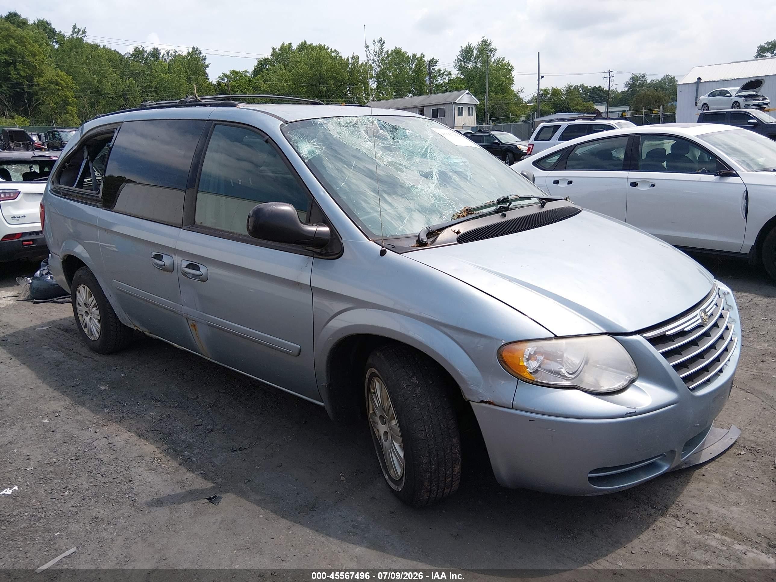 2005 Chrysler Town & Country LX, VIN 2C4GP44R65R197845 — Storm
