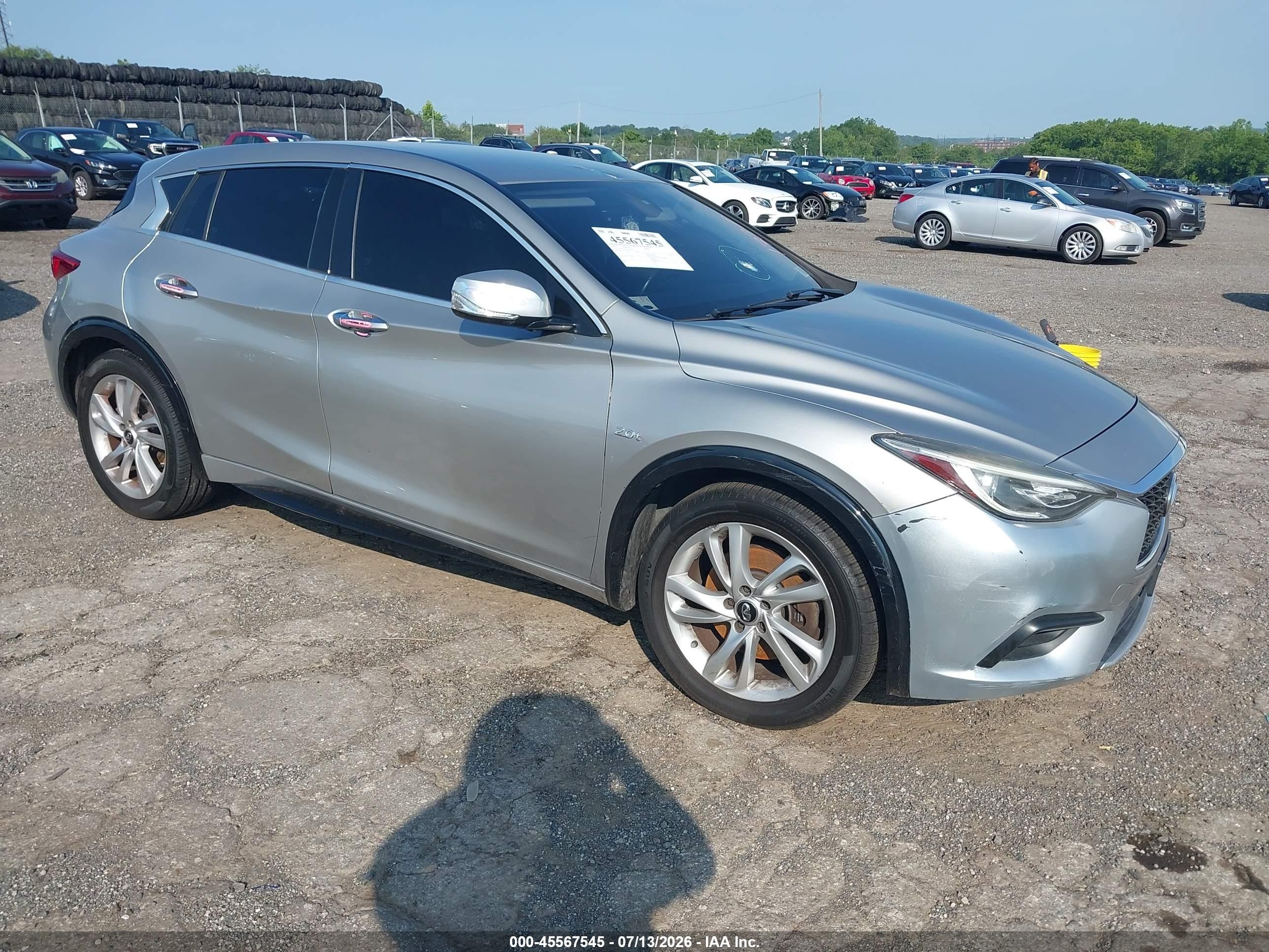 2017 Infiniti QX30 Luxury, VIN SJKCH5CP1HA033734 — Side