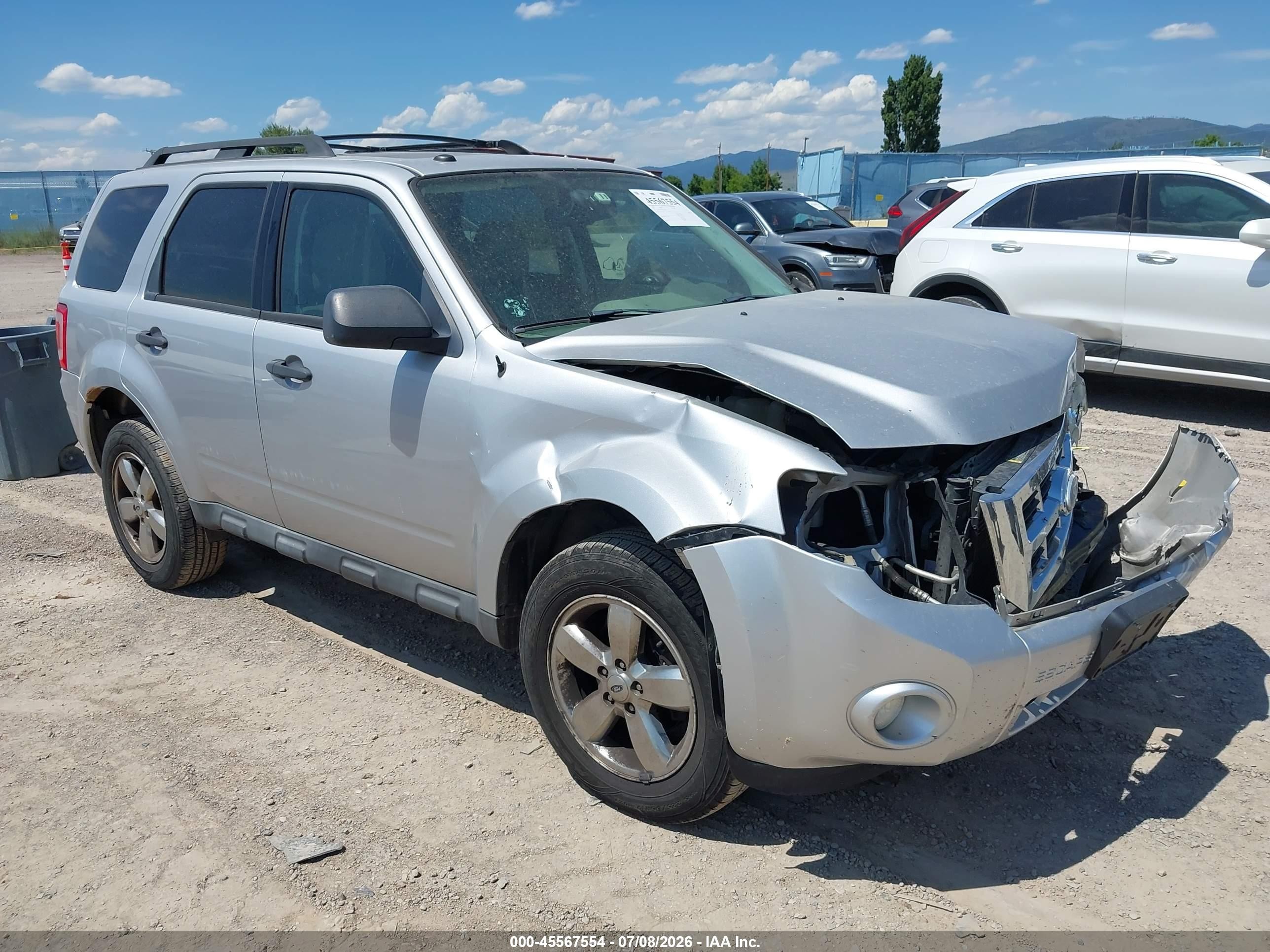 2010 Ford Escape XLT, VIN 1FMCU0D70AKA77428 — Front end