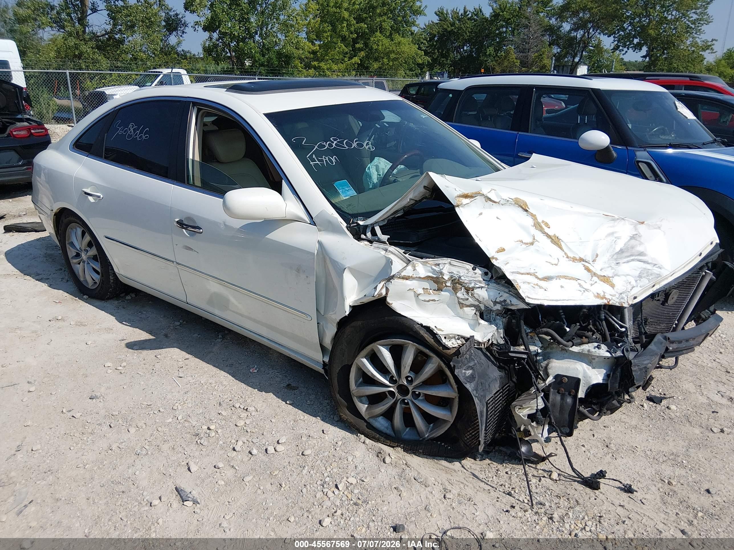 2006 Hyundai Azera SE, VIN KMHFC46F86A042354 — Перед