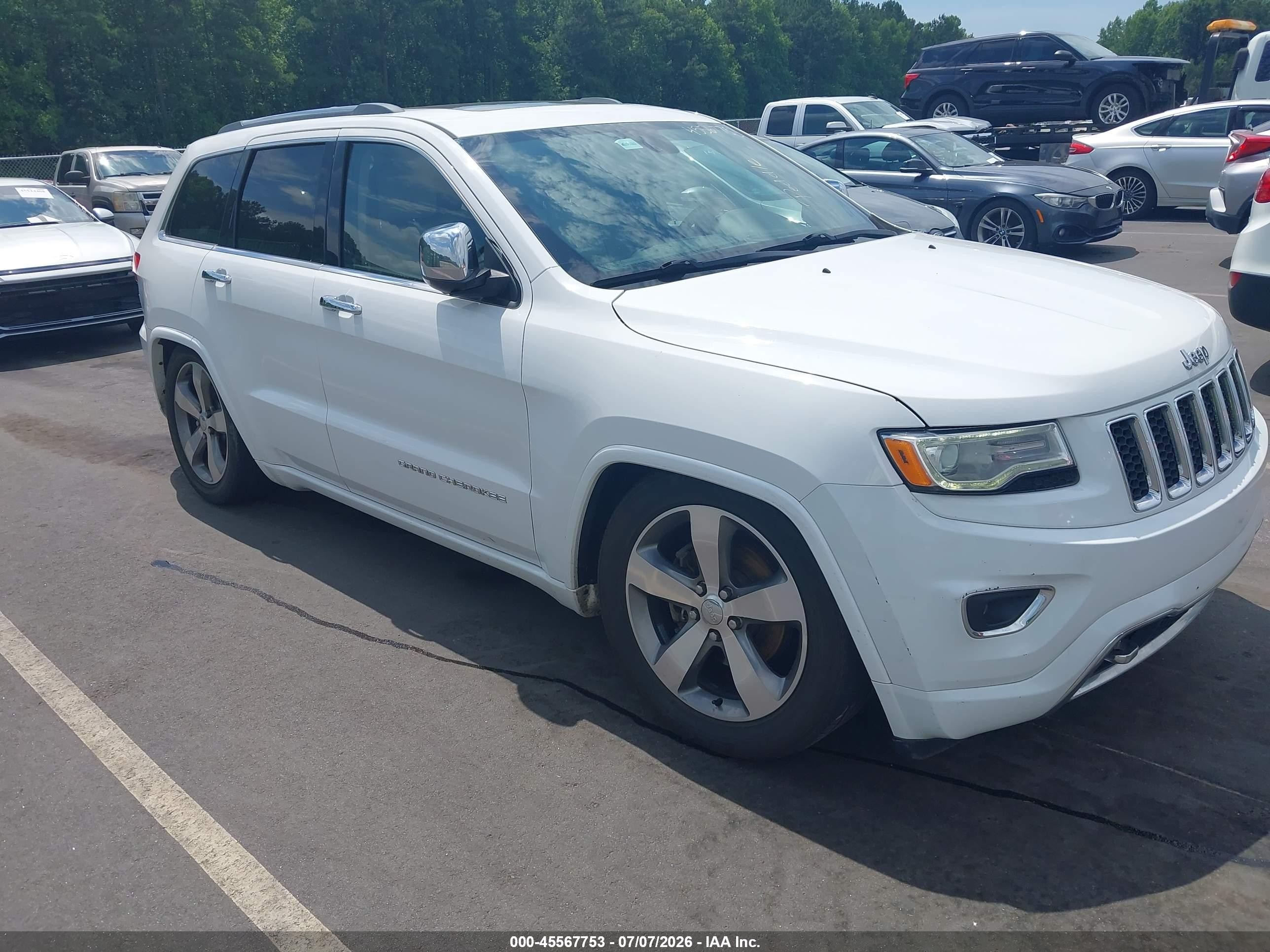 2016 Jeep Grand Cherokee Overland, VIN 1C4RJFCG3GC379942 — Normal wear