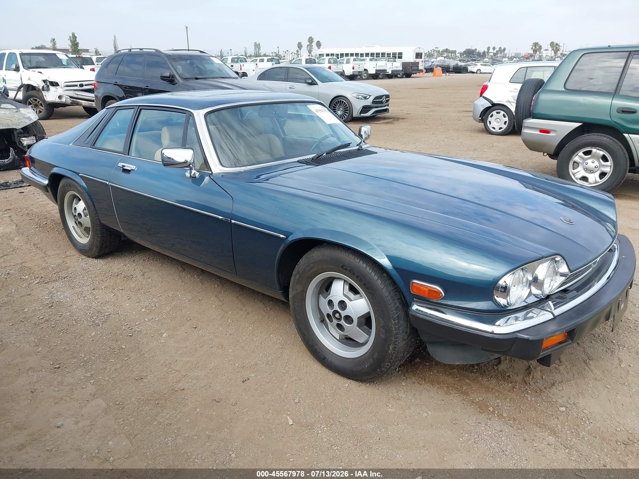1986 Jaguar XJ, VIN SAJNV5842GC126964 — Normal wear