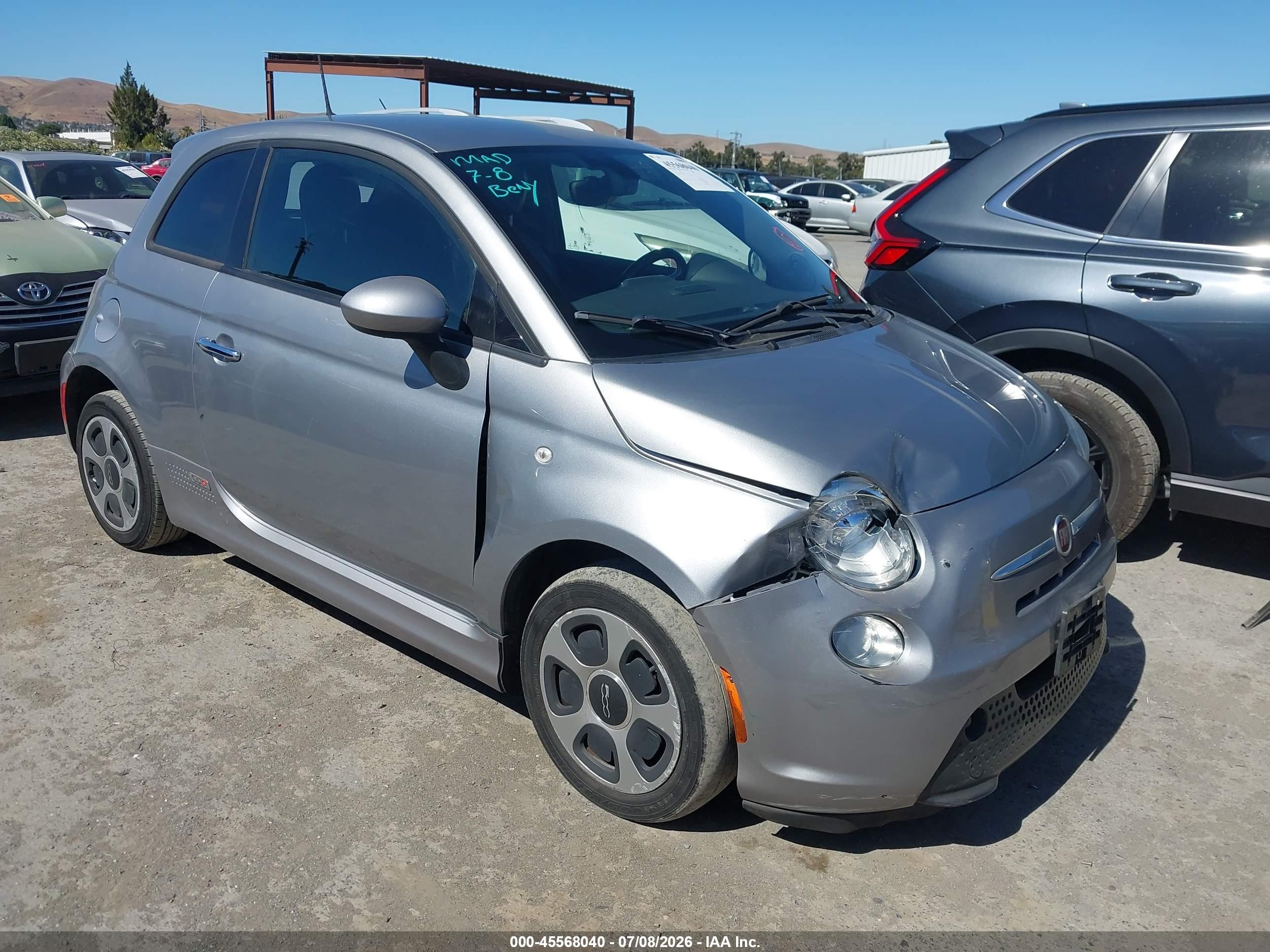 2017 FIAT 500e, VIN 3C3CFFGE6HT704559 — Front end