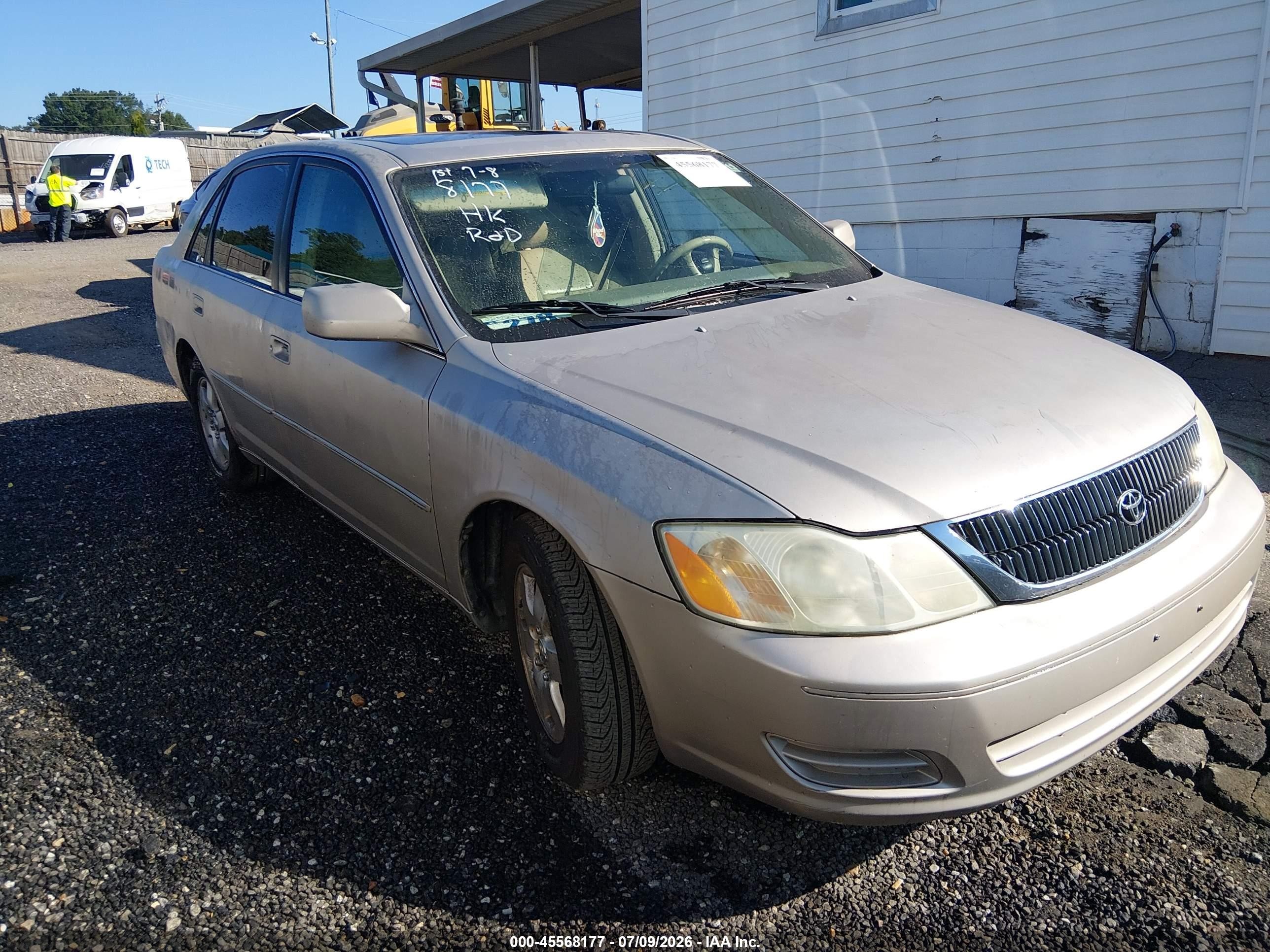 2001 Toyota Avalon XLS, VIN 4T1BF28B01U177856 — Normal wear