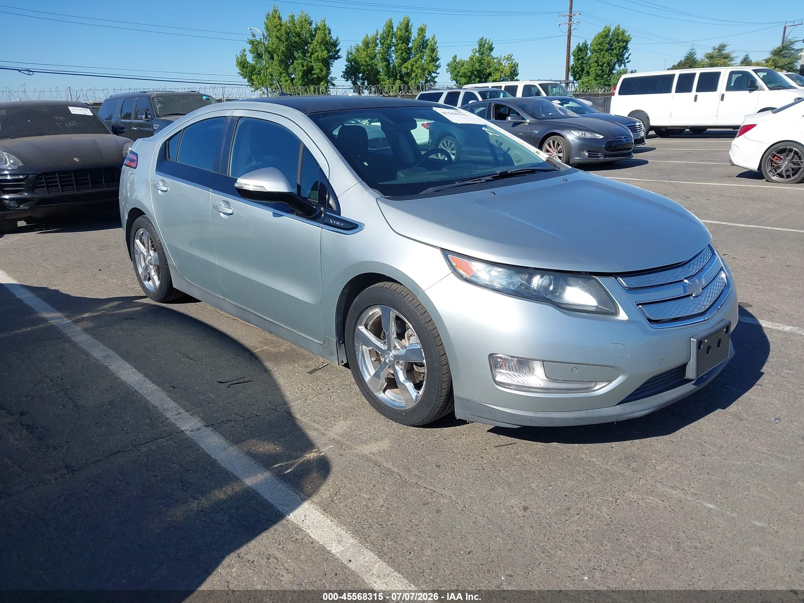 2011 Chevrolet Volt, VIN 1G1RD6E40BU101487 — Front end
