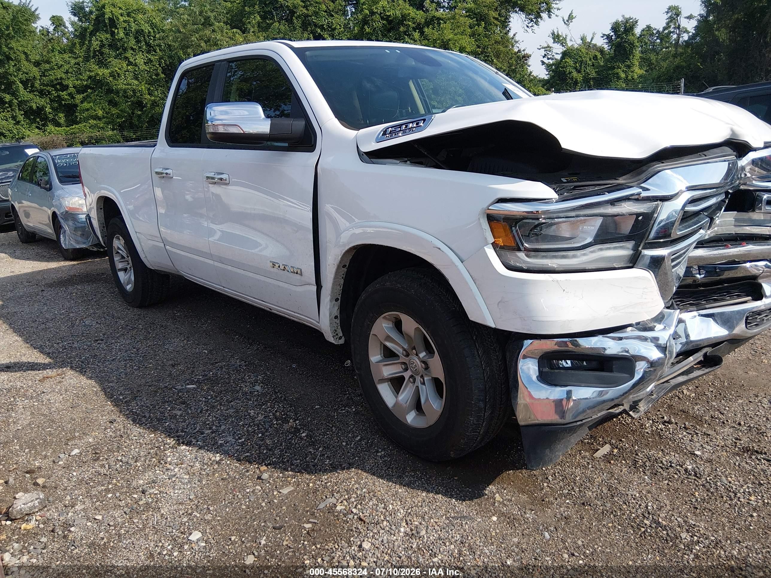2020 Ram 1500 Laramie, VIN 1C6SRFDT2LN227484 — Front end