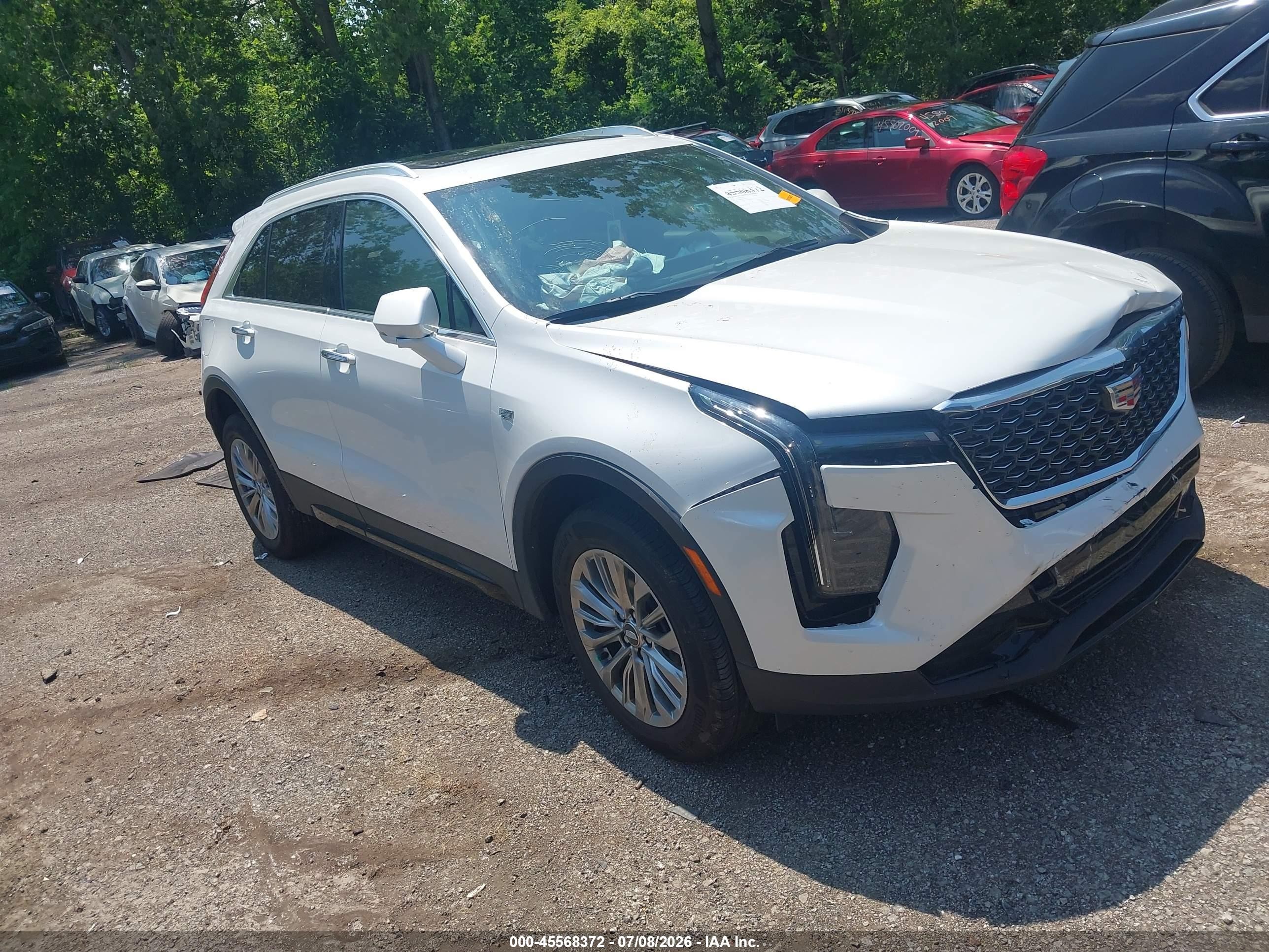 2025 Cadillac XT4 AWD Premium Luxury, VIN 1GYFZDR40SF105080 — Перед