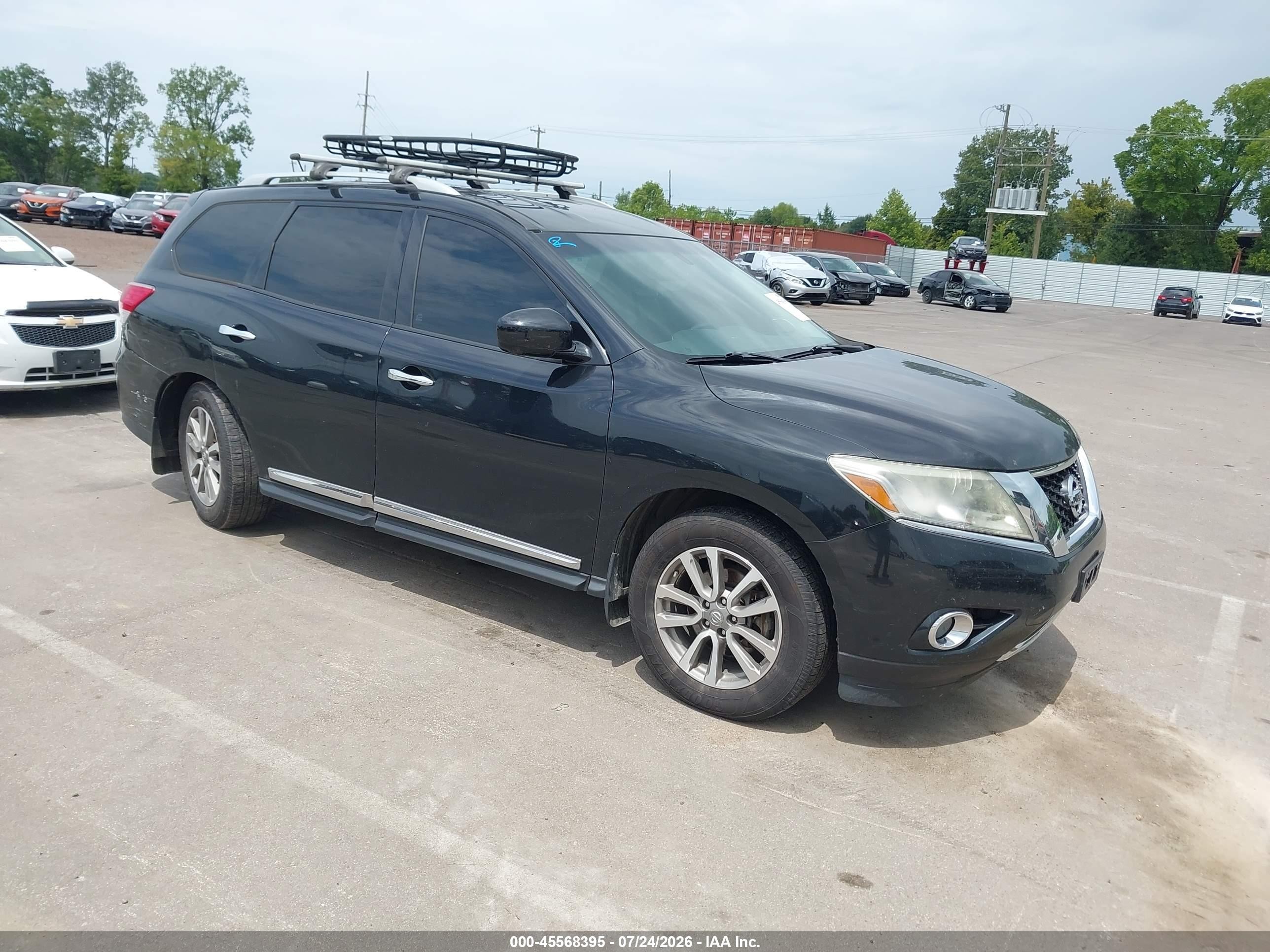 2015 Nissan Pathfinder SV, VIN 5N1AR2MM3FC632285 — Rear end