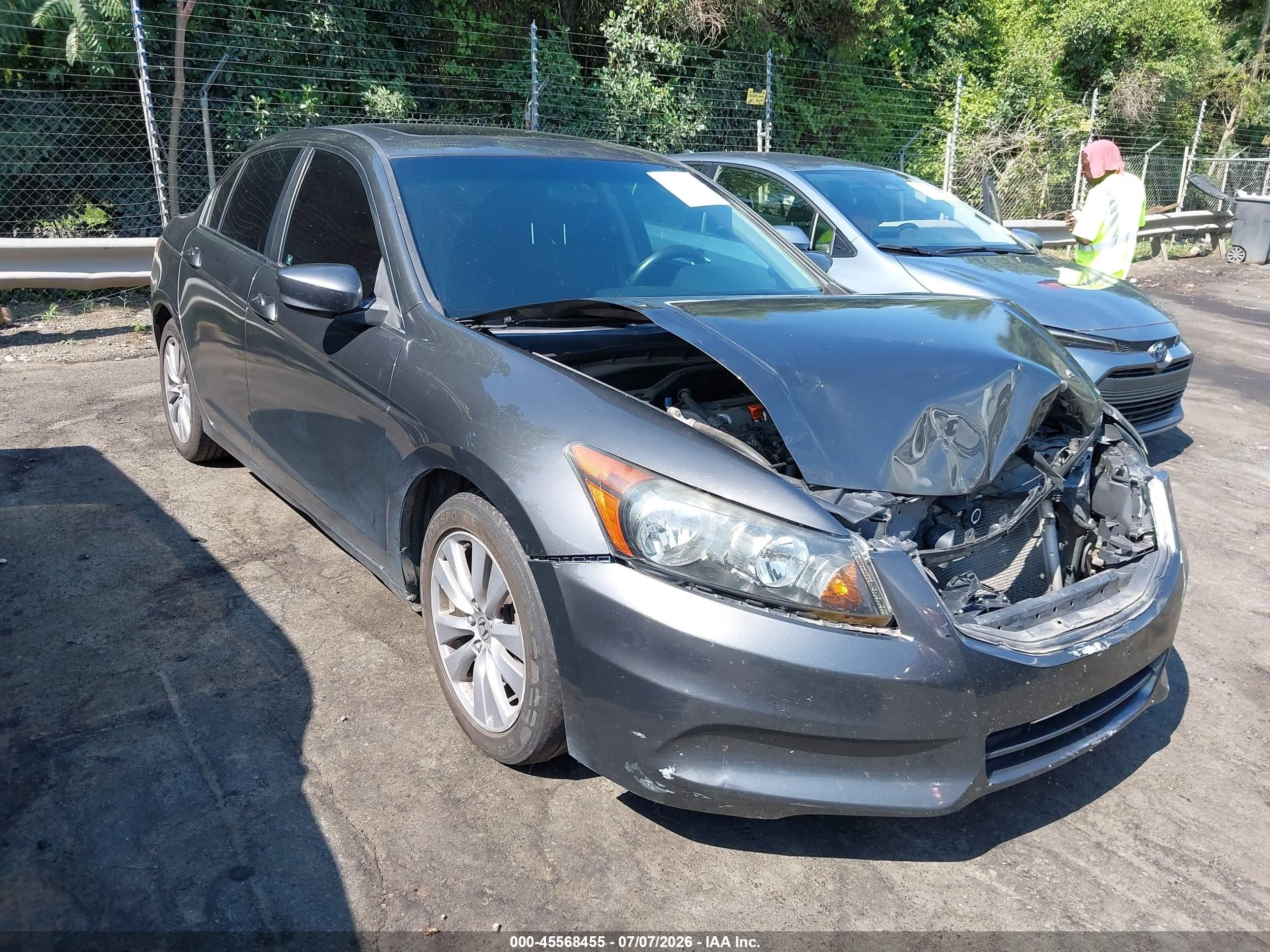 2011 Honda Accord EX, VIN 1HGCP2F78BA036767 — Front end