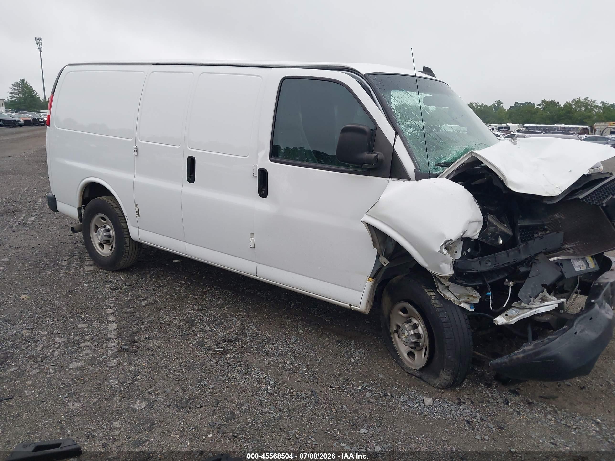 2021 Chevrolet Express Cargo, VIN 1GCWGAFP2M1252607 — Front end