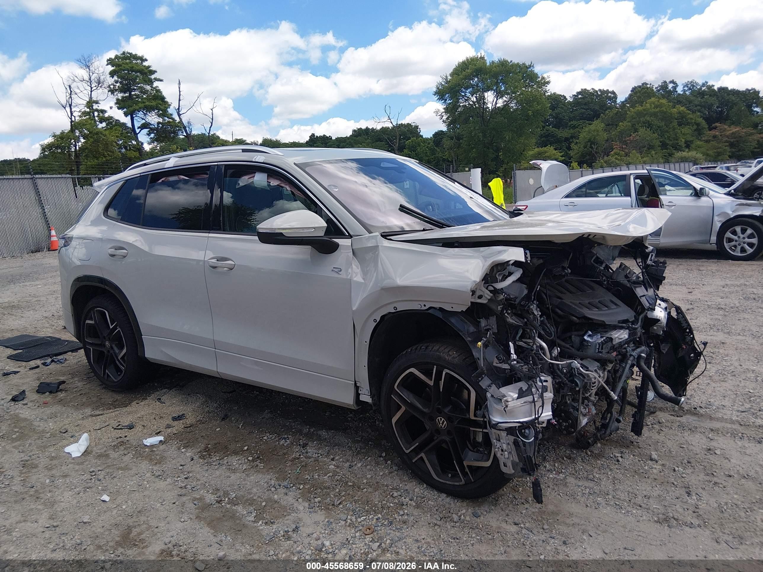 2025 Volkswagen Tiguan SEL R-Line, VIN 3VVLR7RM8SM022816 — Перед
