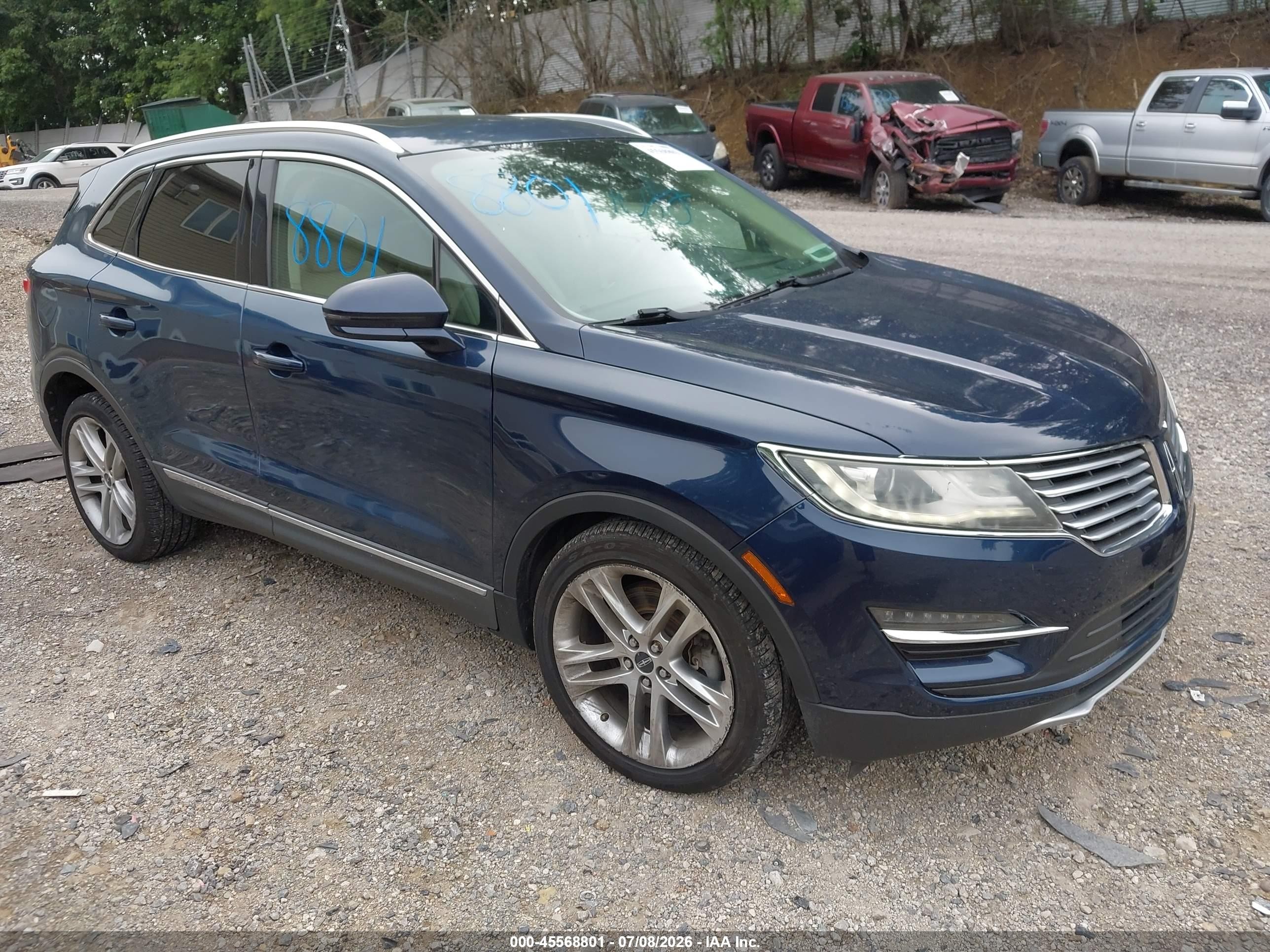2017 Lincoln MKC Reserve, VIN 5LMCJ3D97HUL27349 — Перед