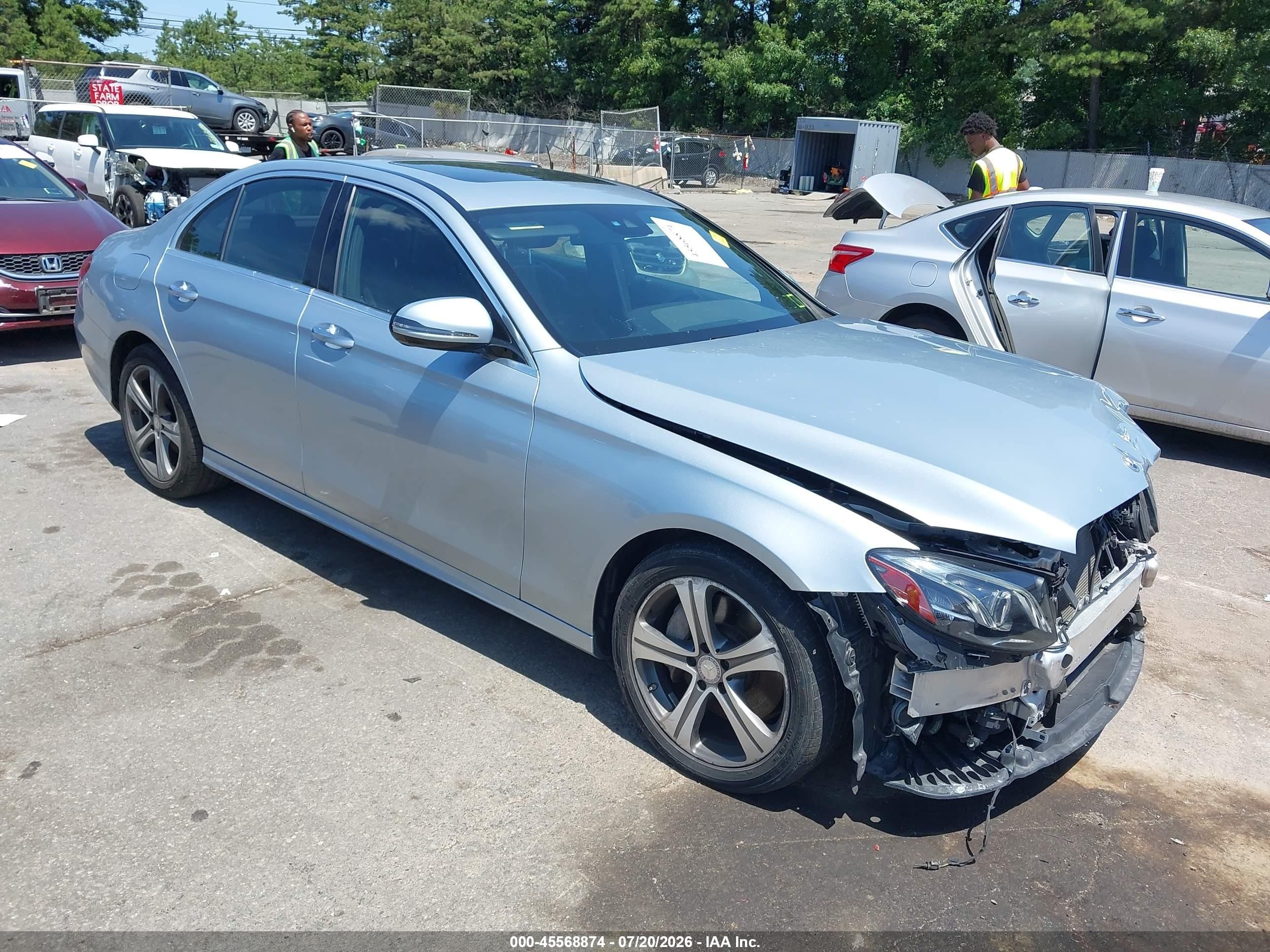 2017 Mercedes-Benz E 300 Luxury, VIN WDDZF4KB7HA084096 — Front end