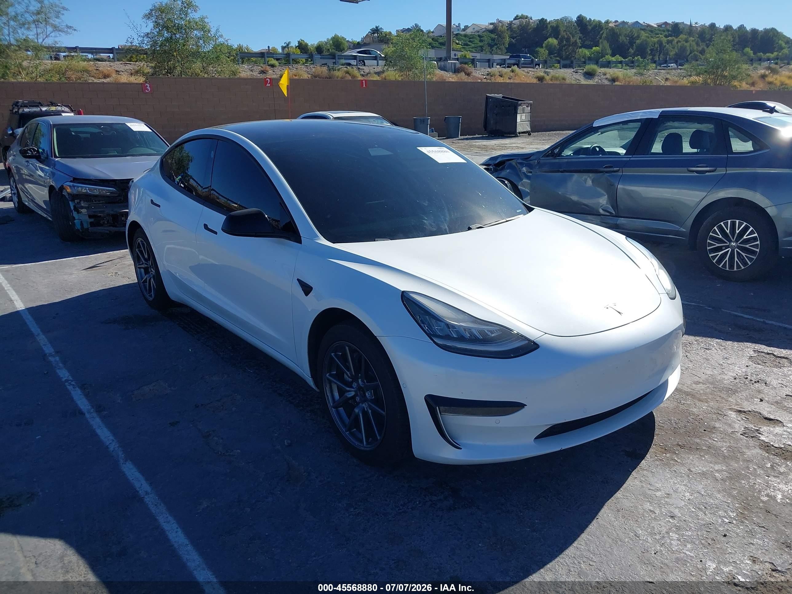 2020 Tesla Model 3 Standard Range Plus, VIN 5YJ3E1EA8LF804090 — Front end