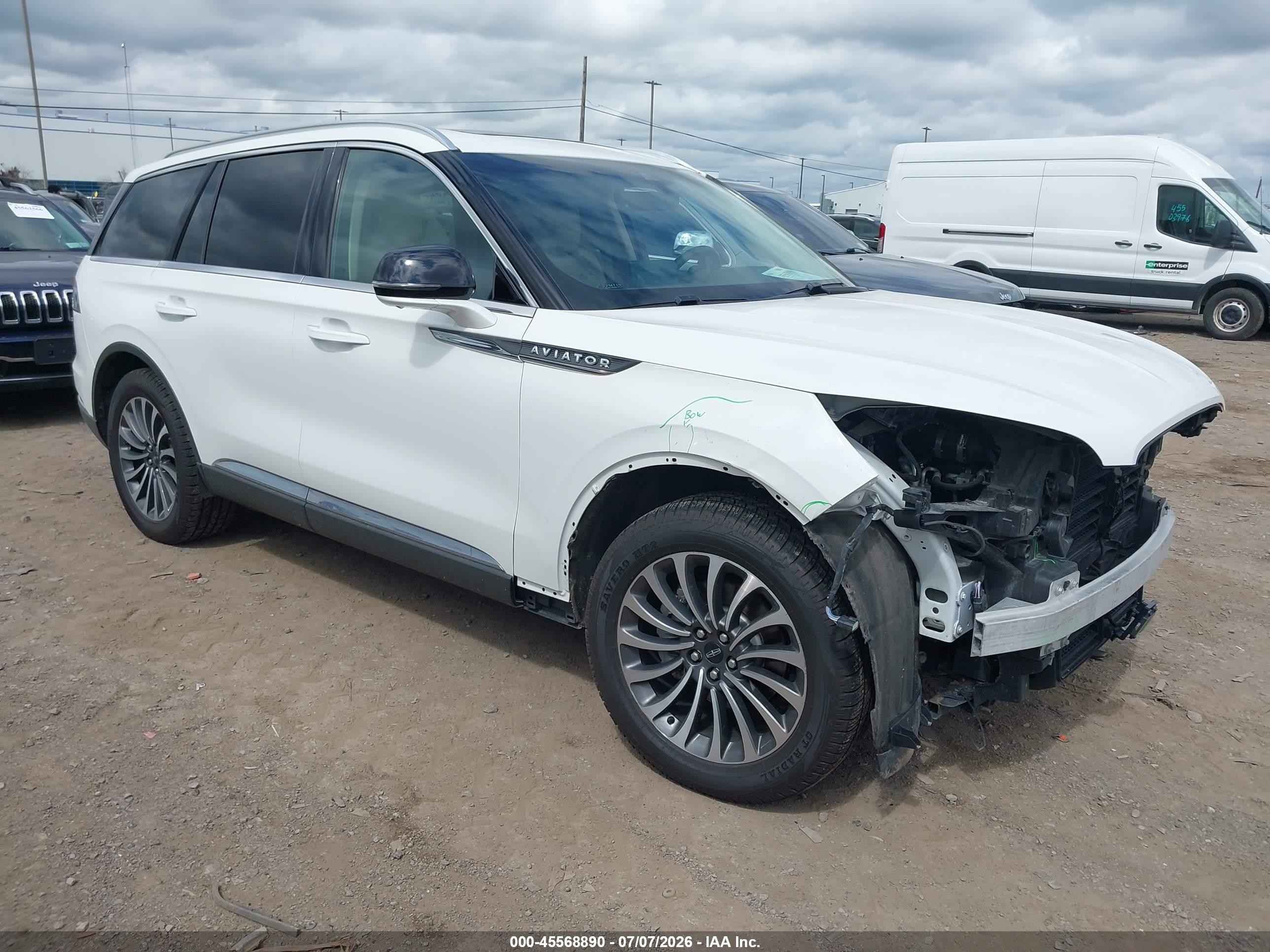 2020 Lincoln Aviator Reserve, VIN 5LM5J7XCXLGL21530 — Front end