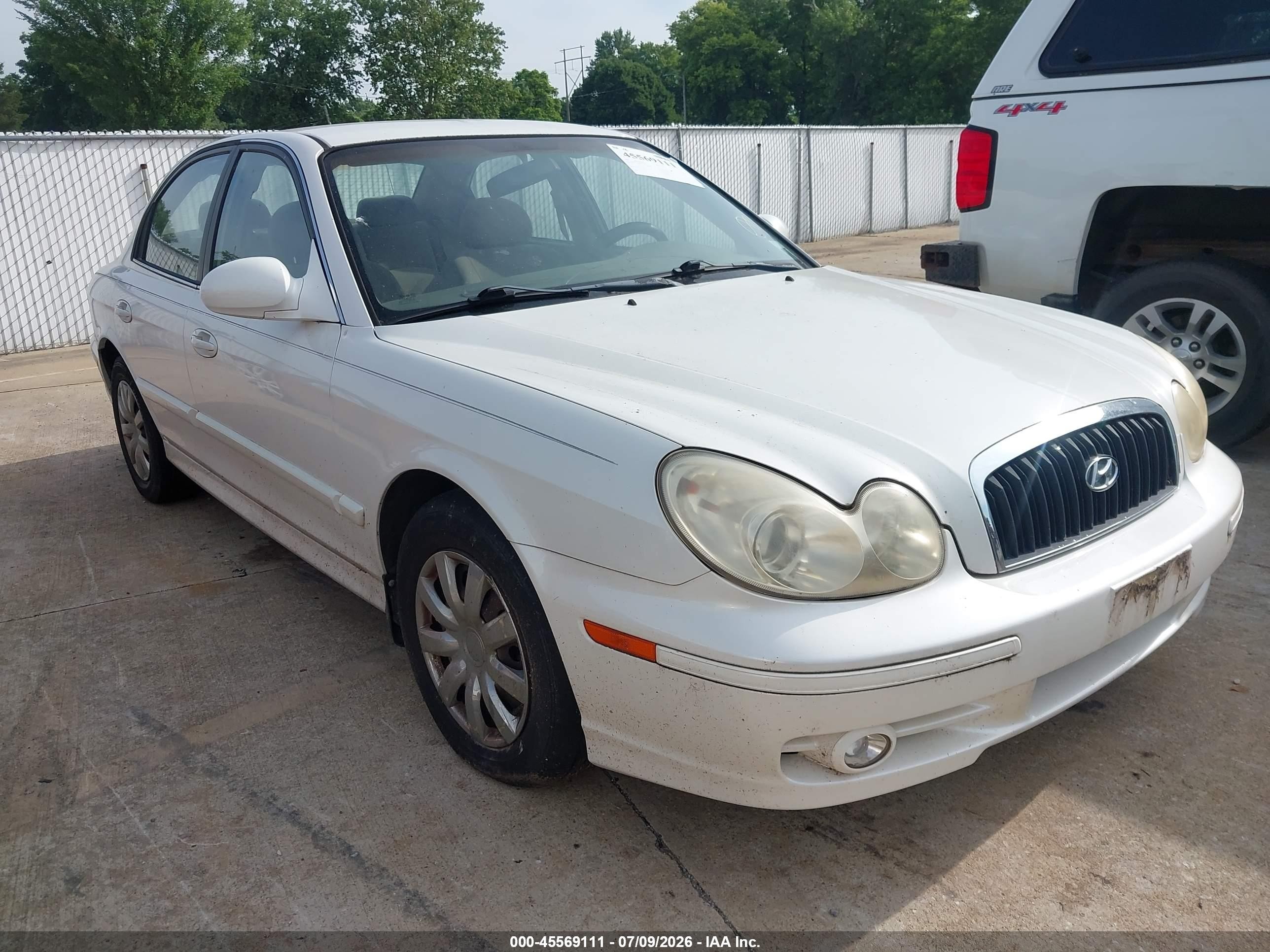 2004 Hyundai Sonata, VIN KMHWF25S84A044676 — Front end