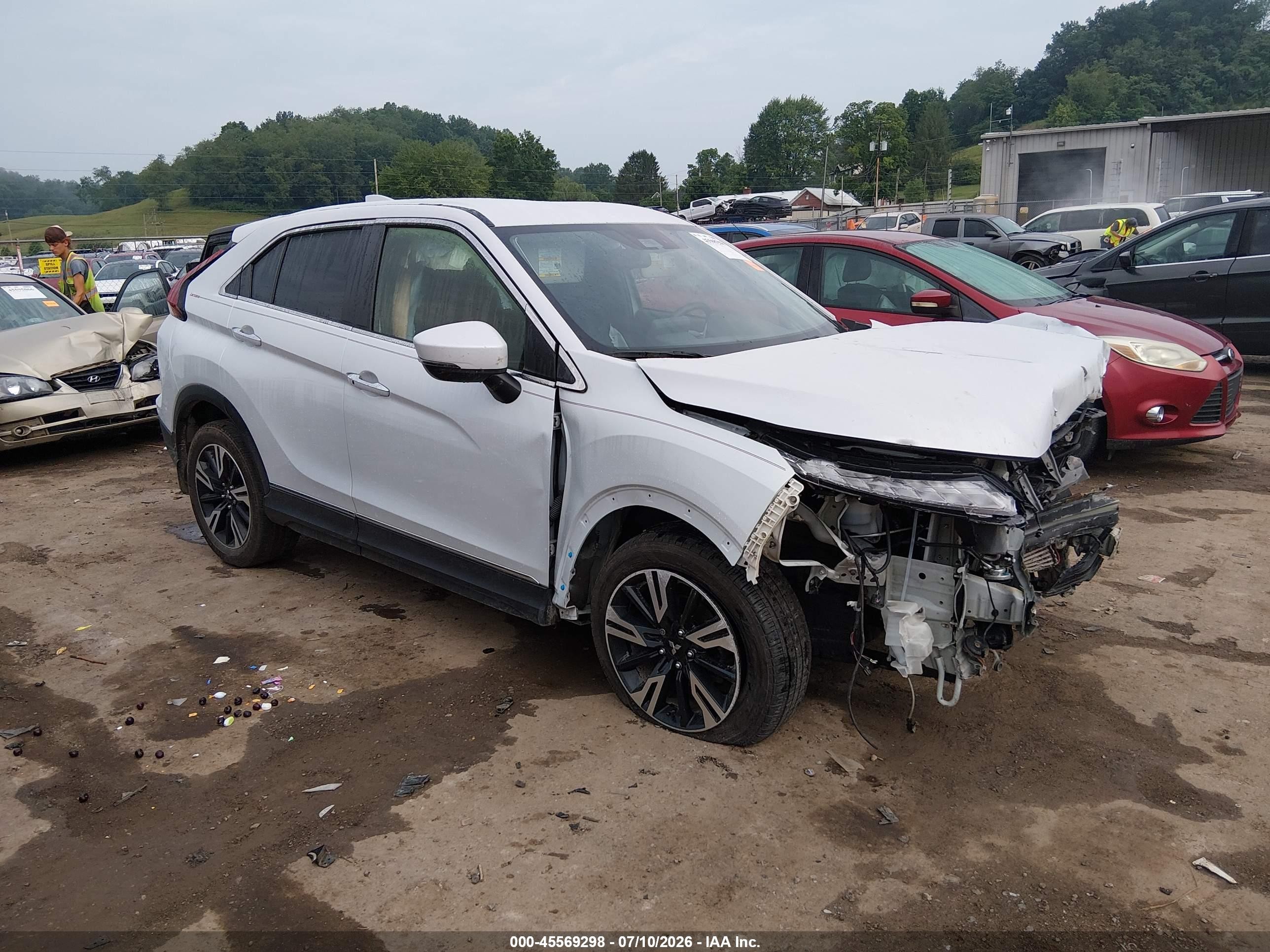 2024 Mitsubishi Eclipse Cross SE, VIN JA4ATWAA1RZ065061 — Front end