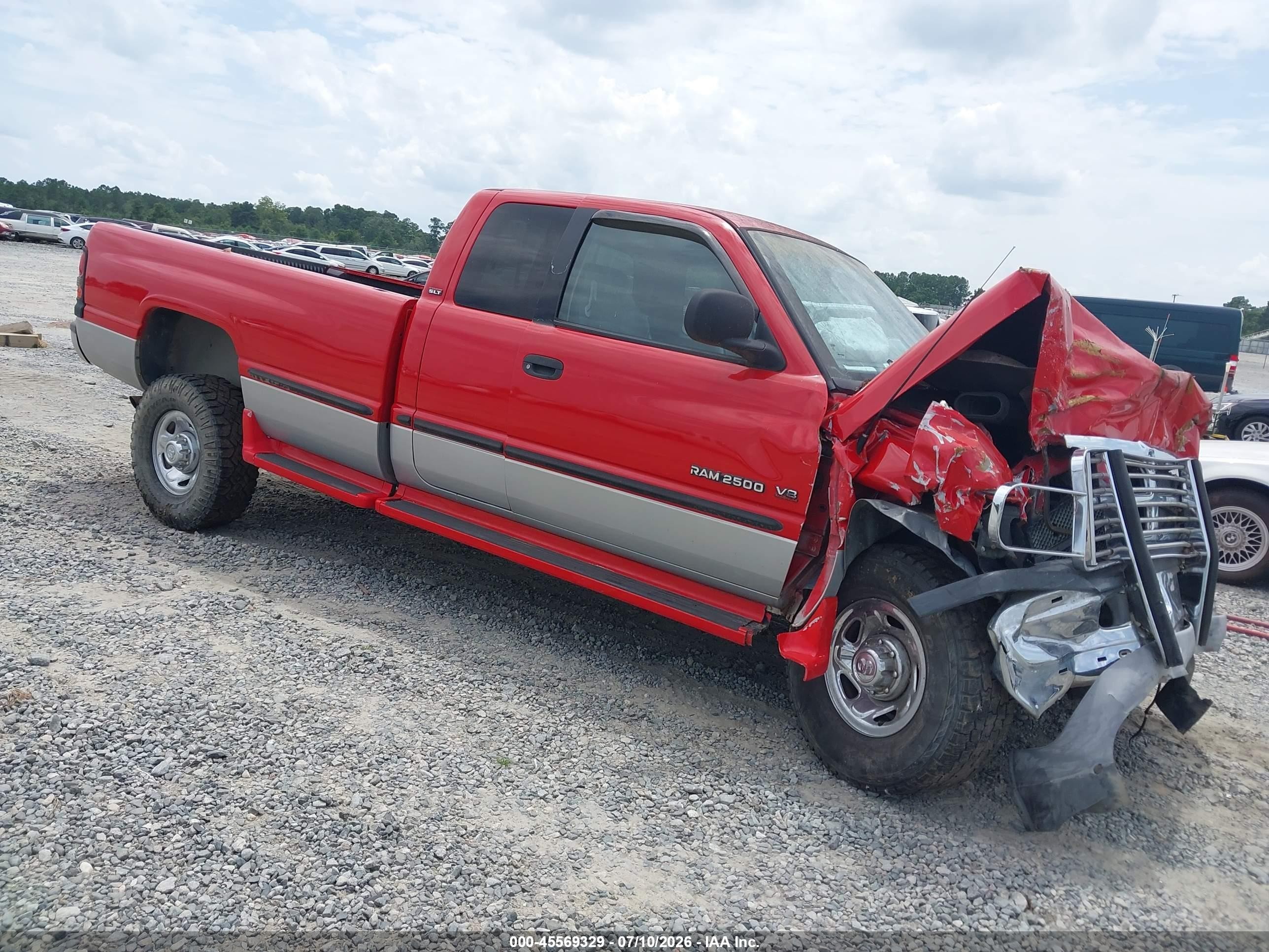 1998 Dodge 2500, VIN 1B7KF23Z0WJ171332 — Front end
