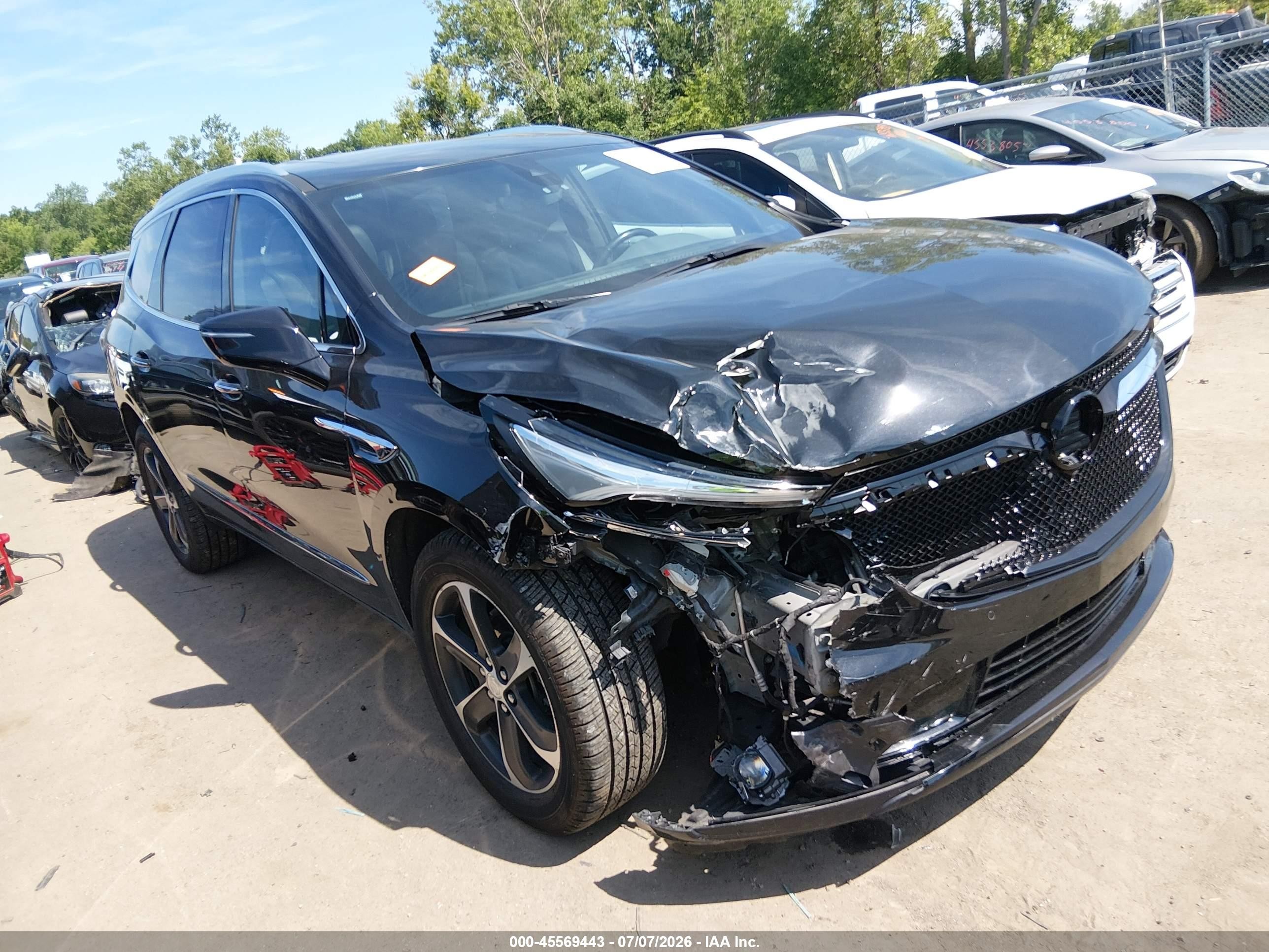 2022 Buick Enclave Essence, VIN 5GAEVAKW5NJ159856 — Front end