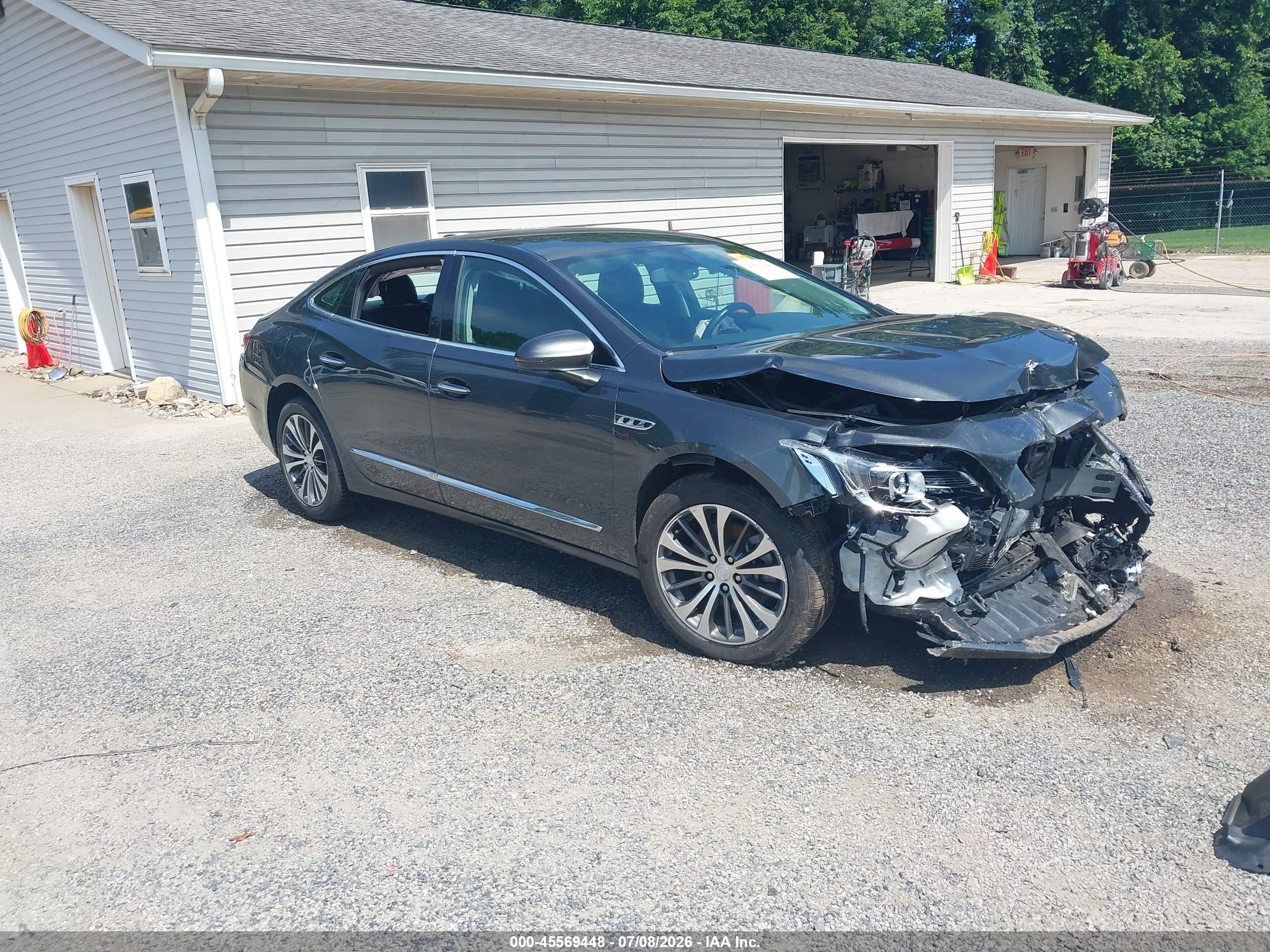 2017 Buick LaCrosse Essence, VIN 1G4ZP5SS4HU177391 — Перед