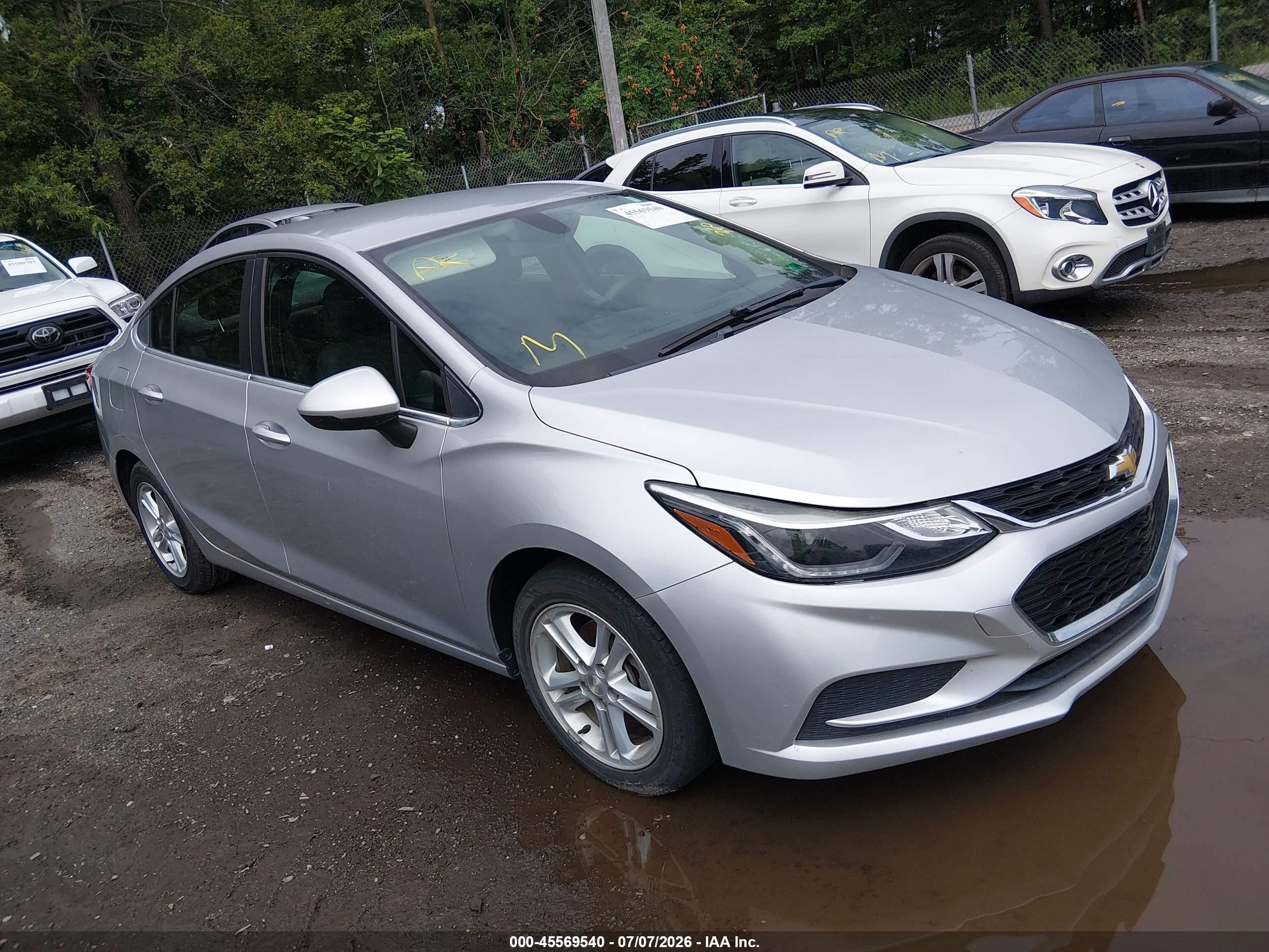 2018 Chevrolet Cruze LT, VIN 1G1BE5SM2J7176203 — Normal wear