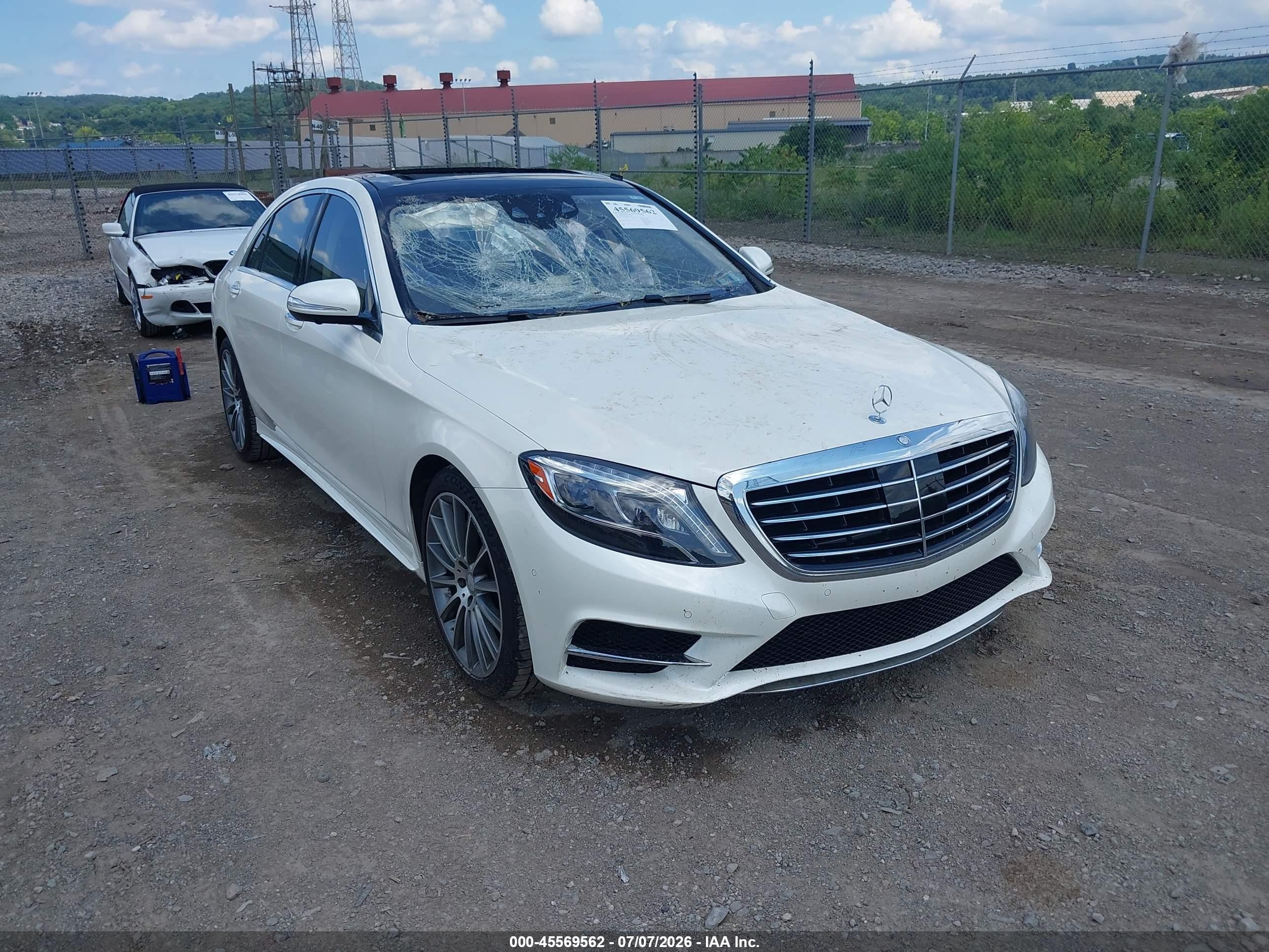 2015 Mercedes-Benz S 550, VIN WDDUG8FB8FA170328 — Roof