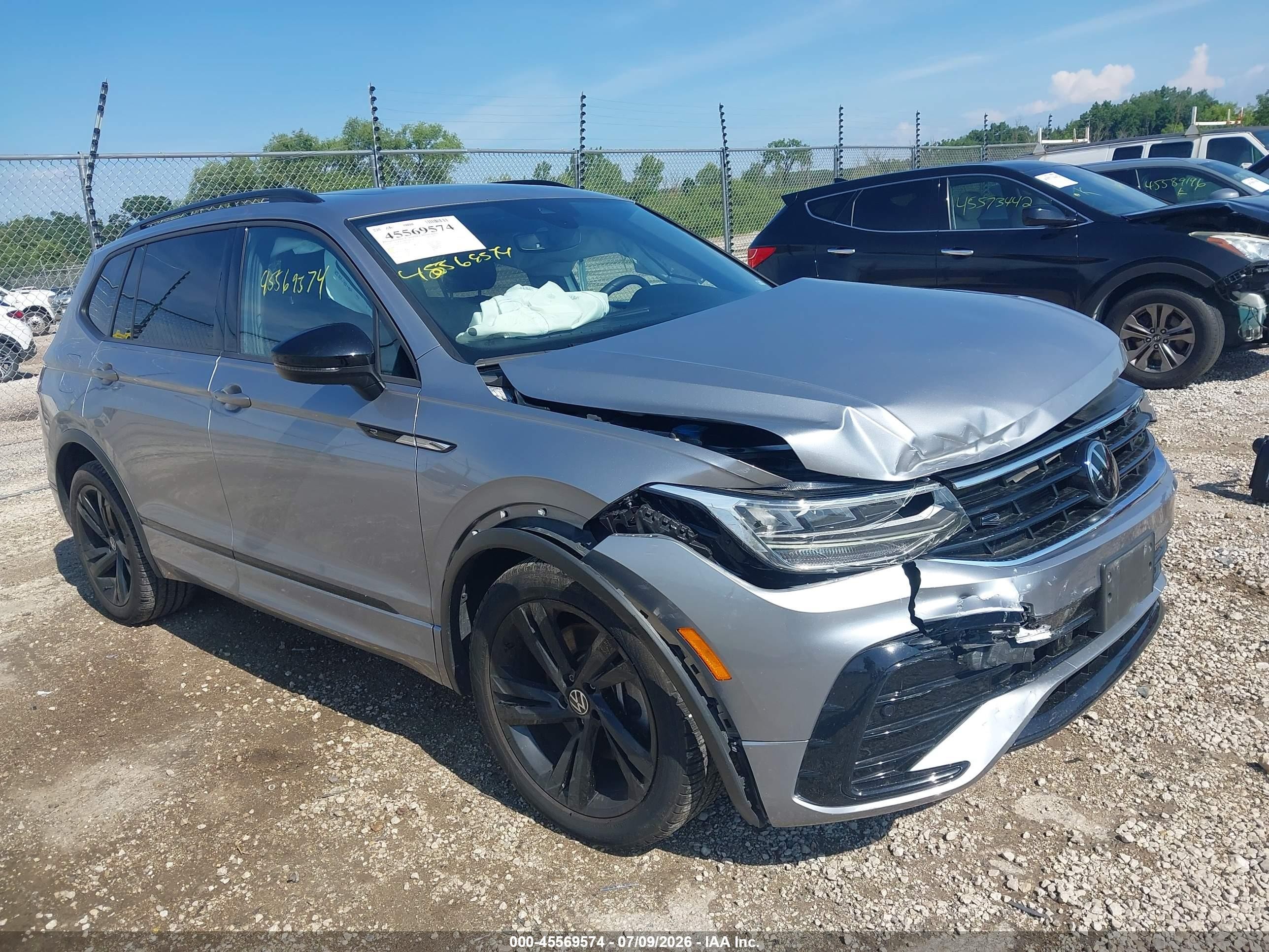 2023 Volkswagen Tiguan SE R-Line Black, VIN 3VV8B7AX6PM016617 — Front end