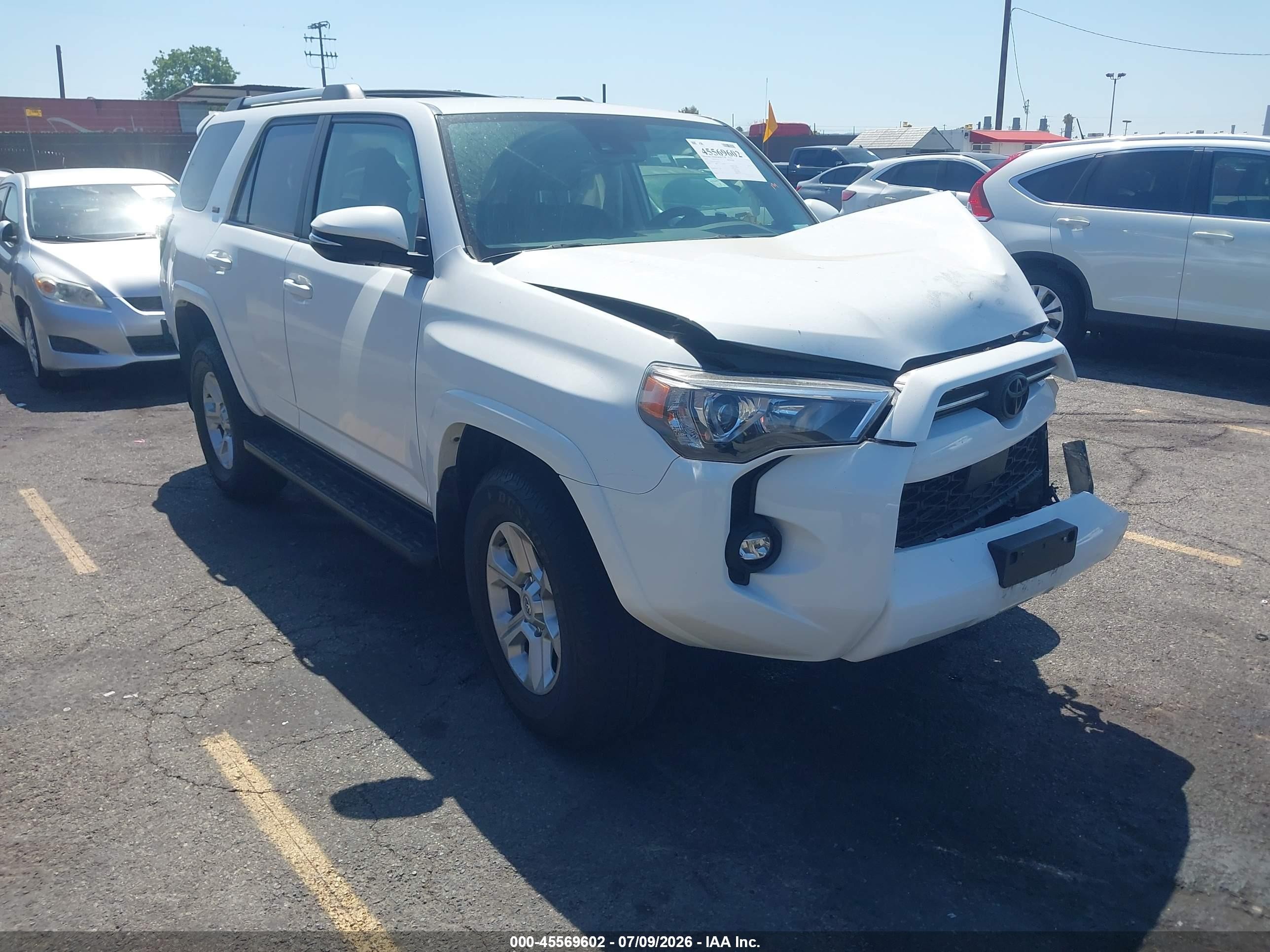 2022 Toyota 4Runner SR5 Premium, VIN JTEFU5JR7N5277551 — Front end