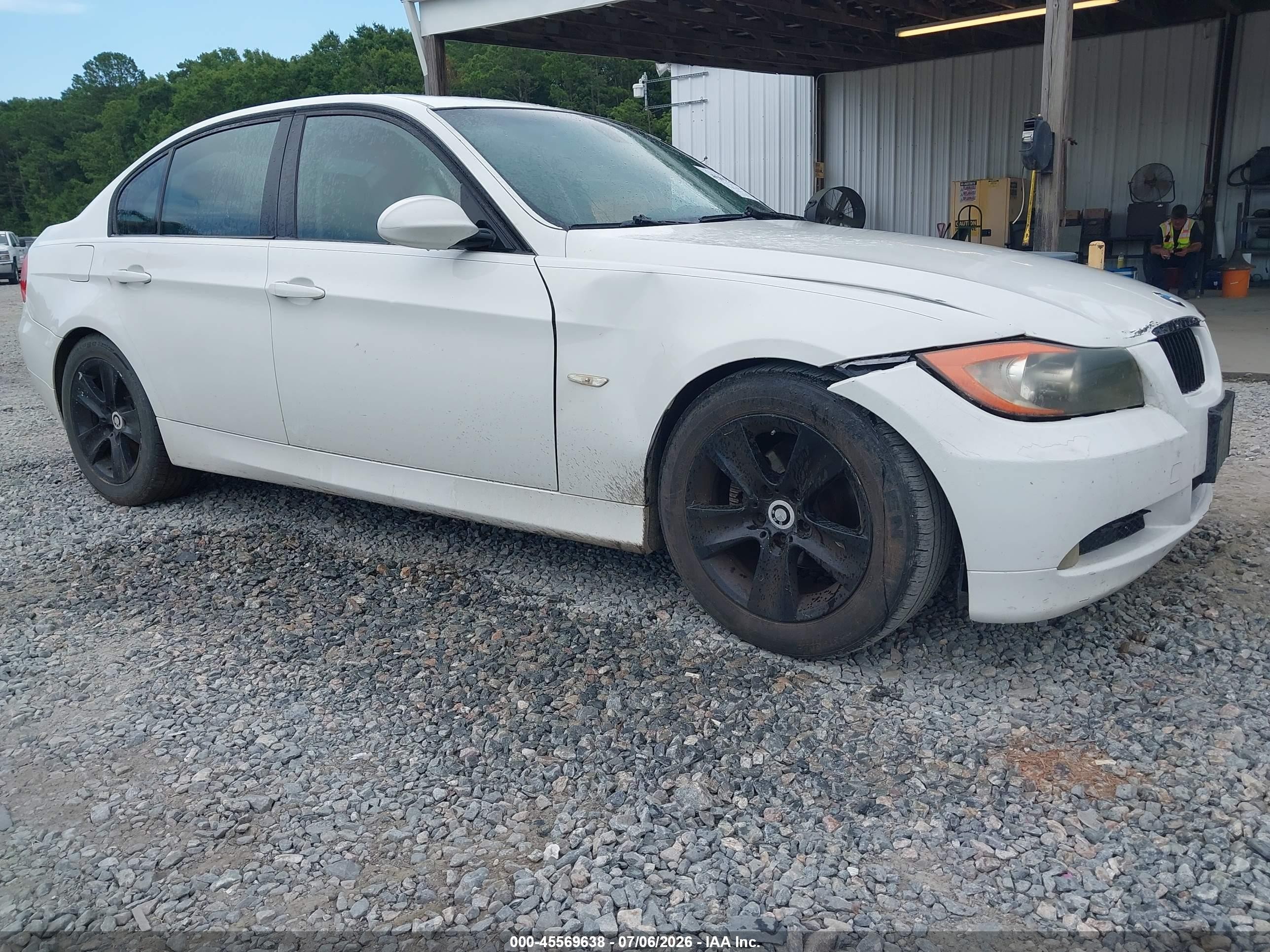 2007 BMW 3 Series 328i, VIN WBAVA33507PG51237 — Normal wear