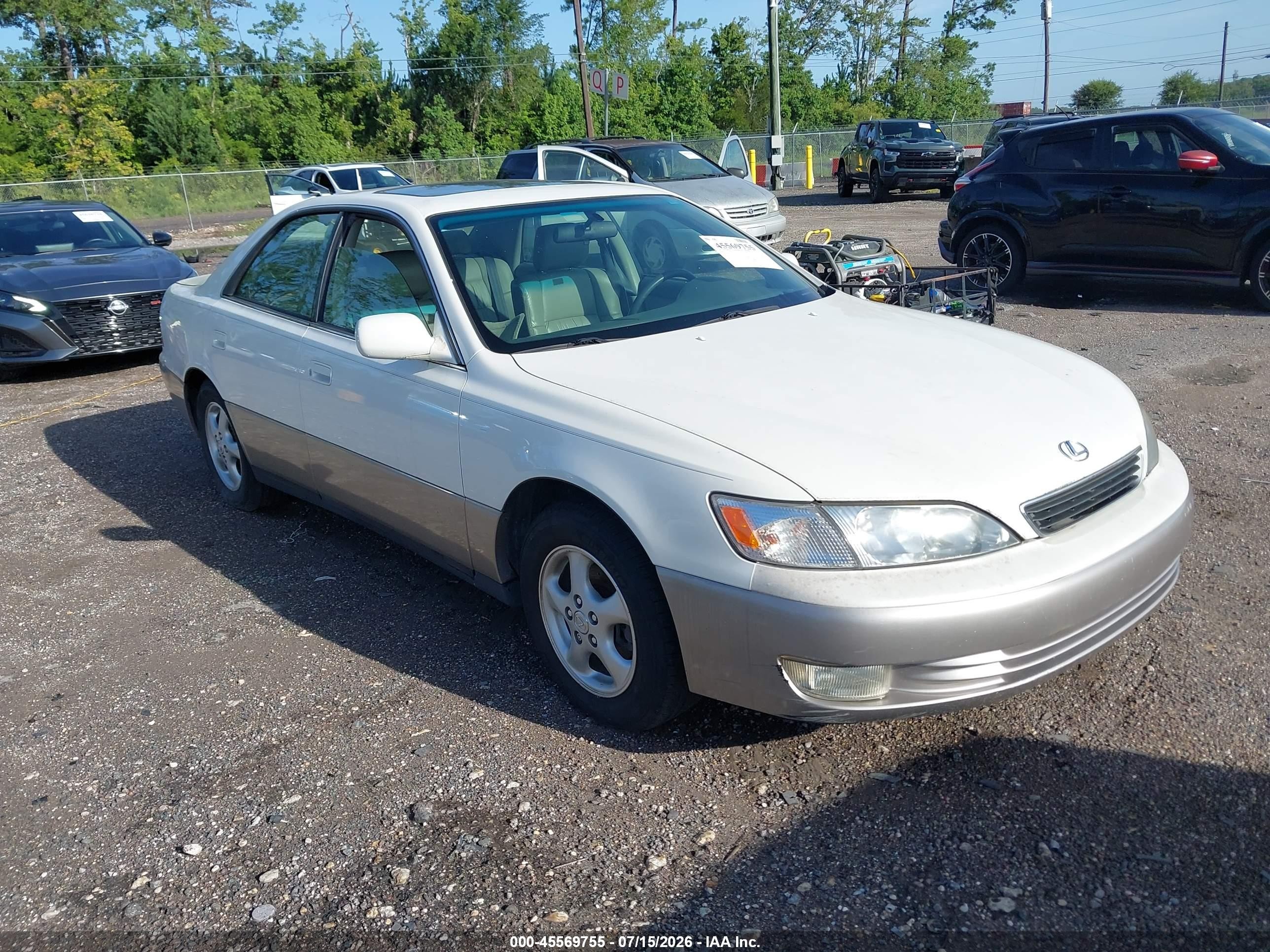 1998 Lexus ES 300, VIN JT8BF28G9W0138793 — Normal wear
