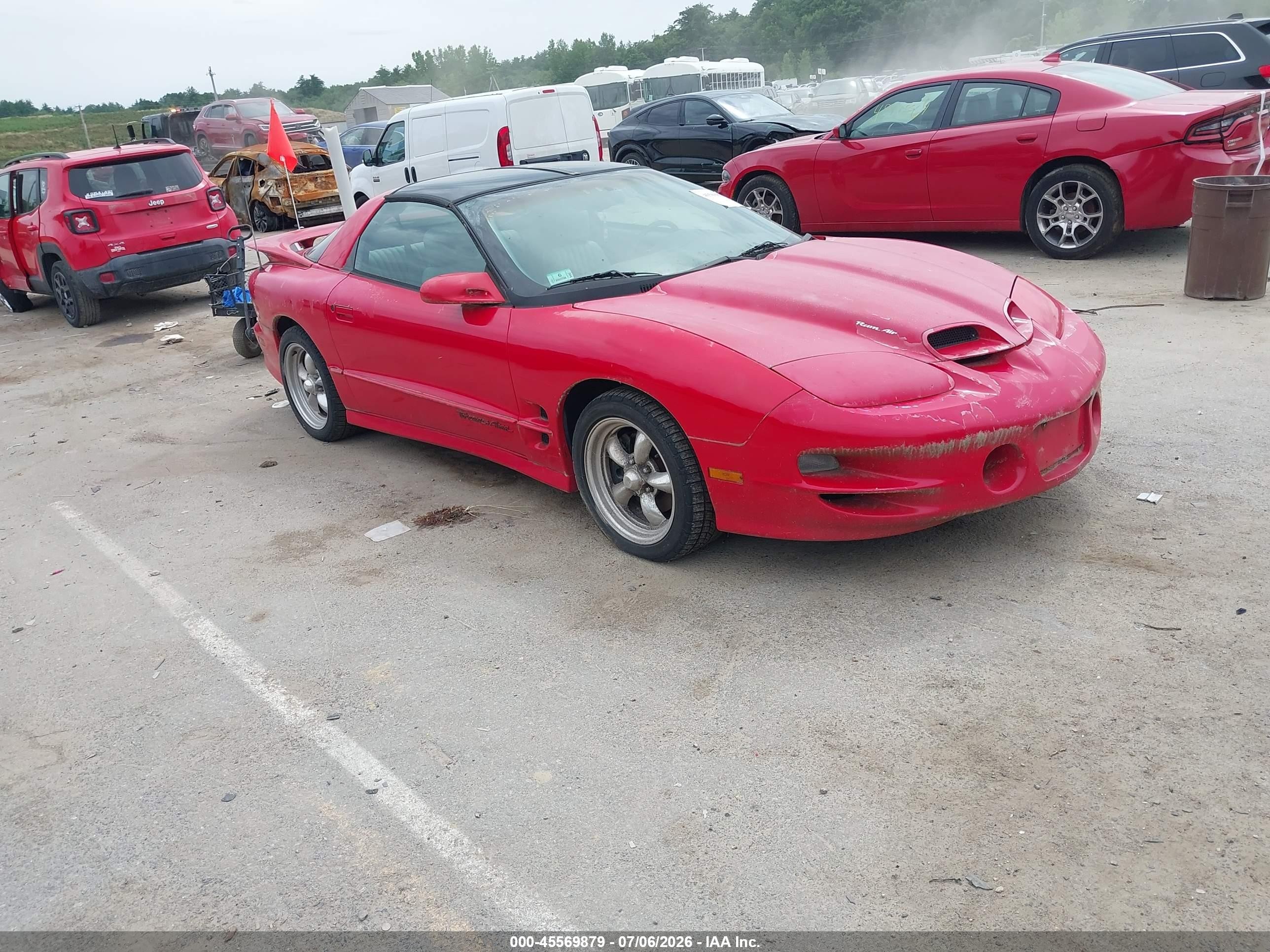1998 Pontiac Firebird Formula, VIN 2G2FV22G7W2216876 — Normal wear