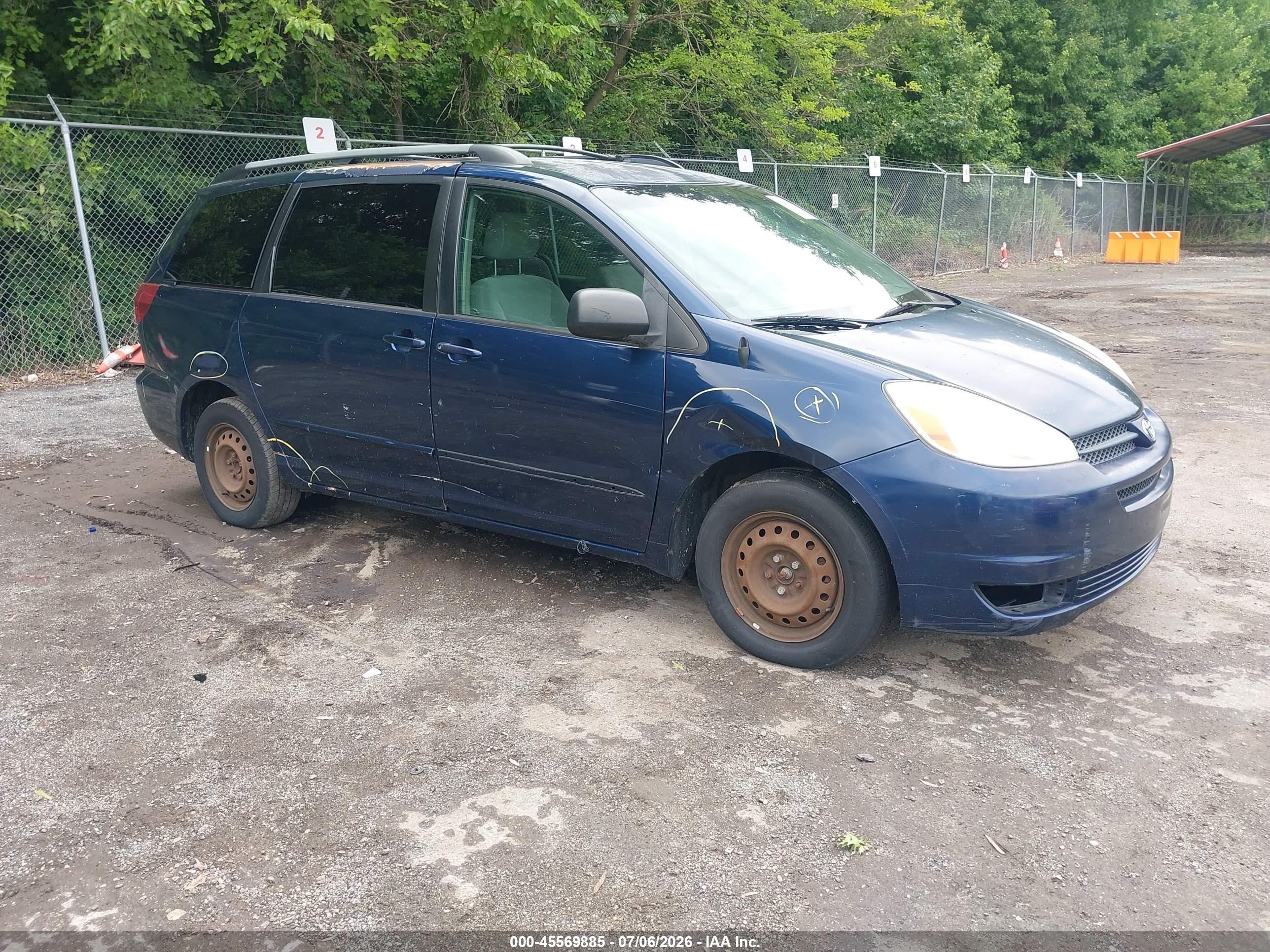 2005 Toyota Sienna LE, VIN 5TDZA23C95S323568 — Normal wear