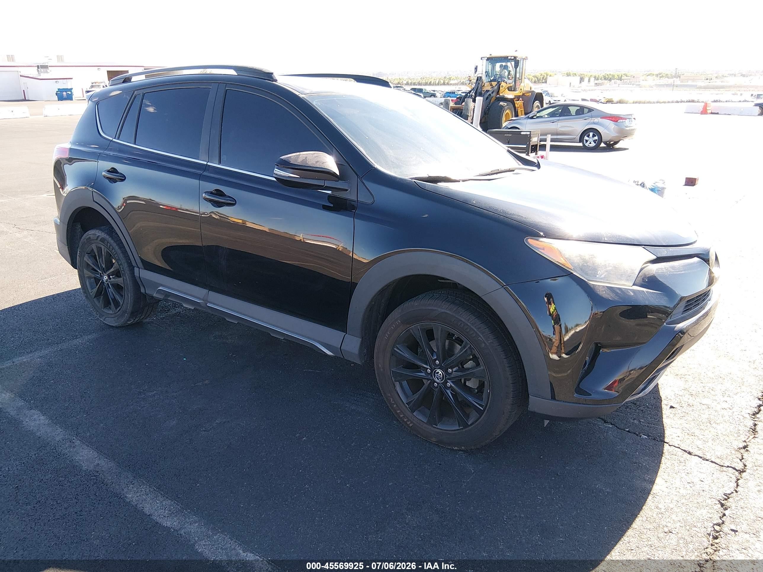 2018 Toyota RAV4 XLE, VIN 2T3RFREV1JW762040 — Side