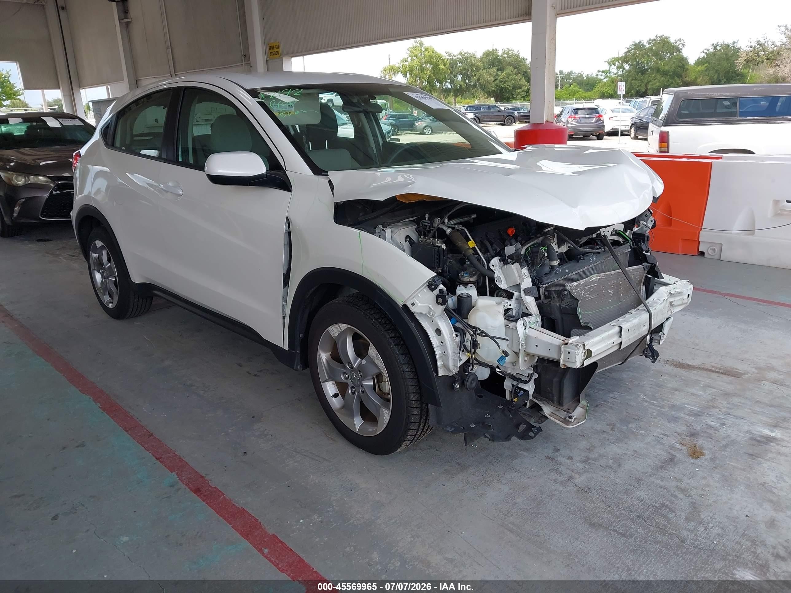 2022 Honda HR-V LX, VIN 3CZRU5H37NM708073 — Перед
