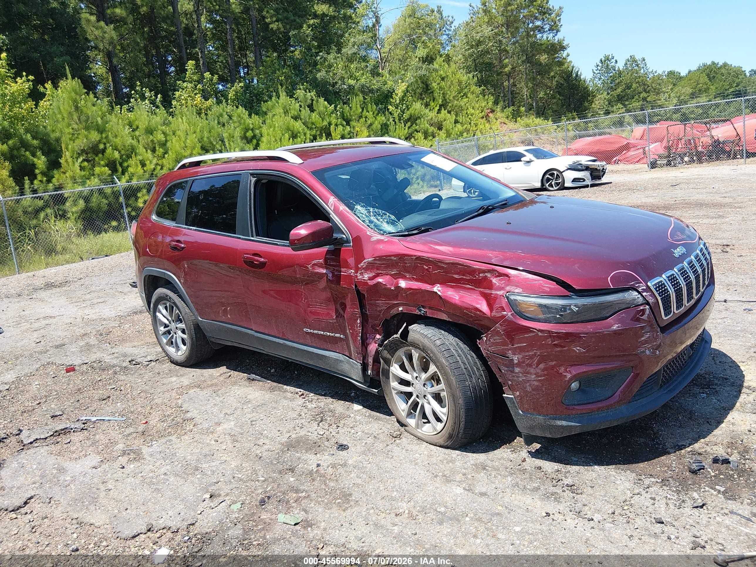 2021 Jeep Cherokee Latitude Lux, VIN 1C4PJLMX1MD158799 — Front end