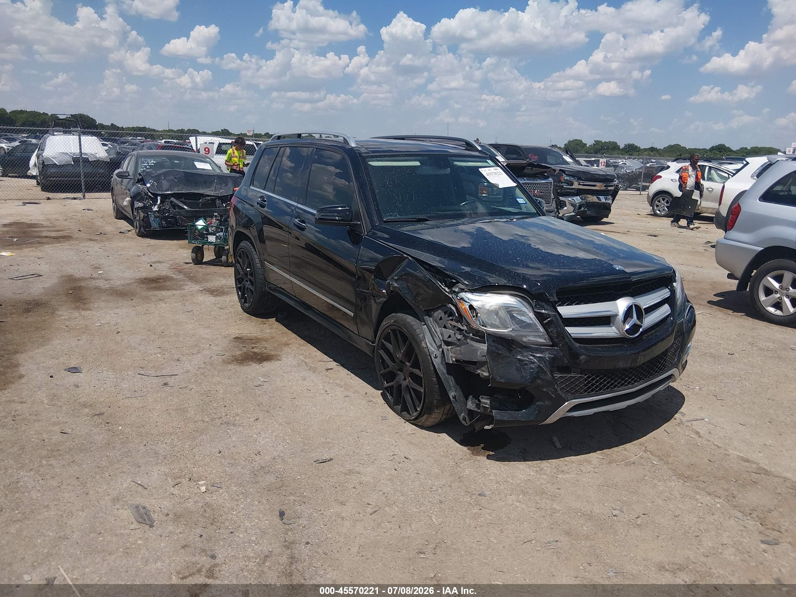 2015 Mercedes-Benz GLK 350, VIN WDCGG5HB0FG343771 — Перед