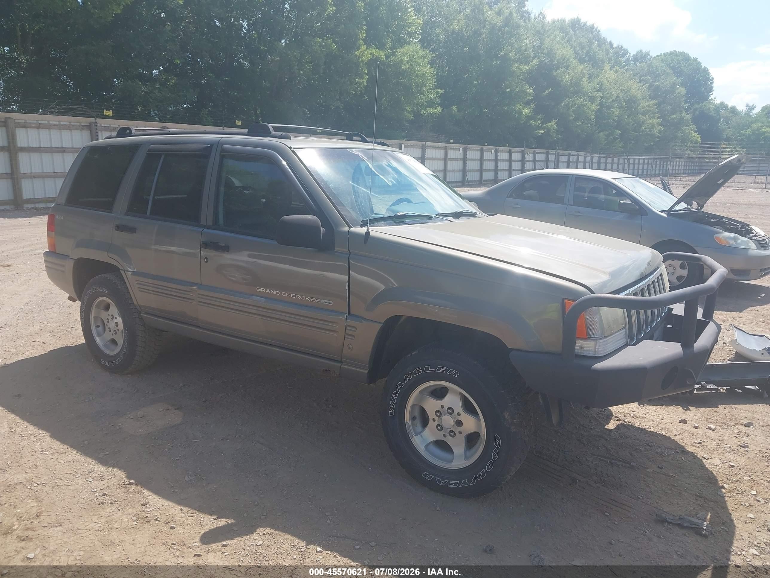 1998 Jeep Grand Cherokee Laredo, VIN 1J4GZ48S4WC203184 — Normal wear