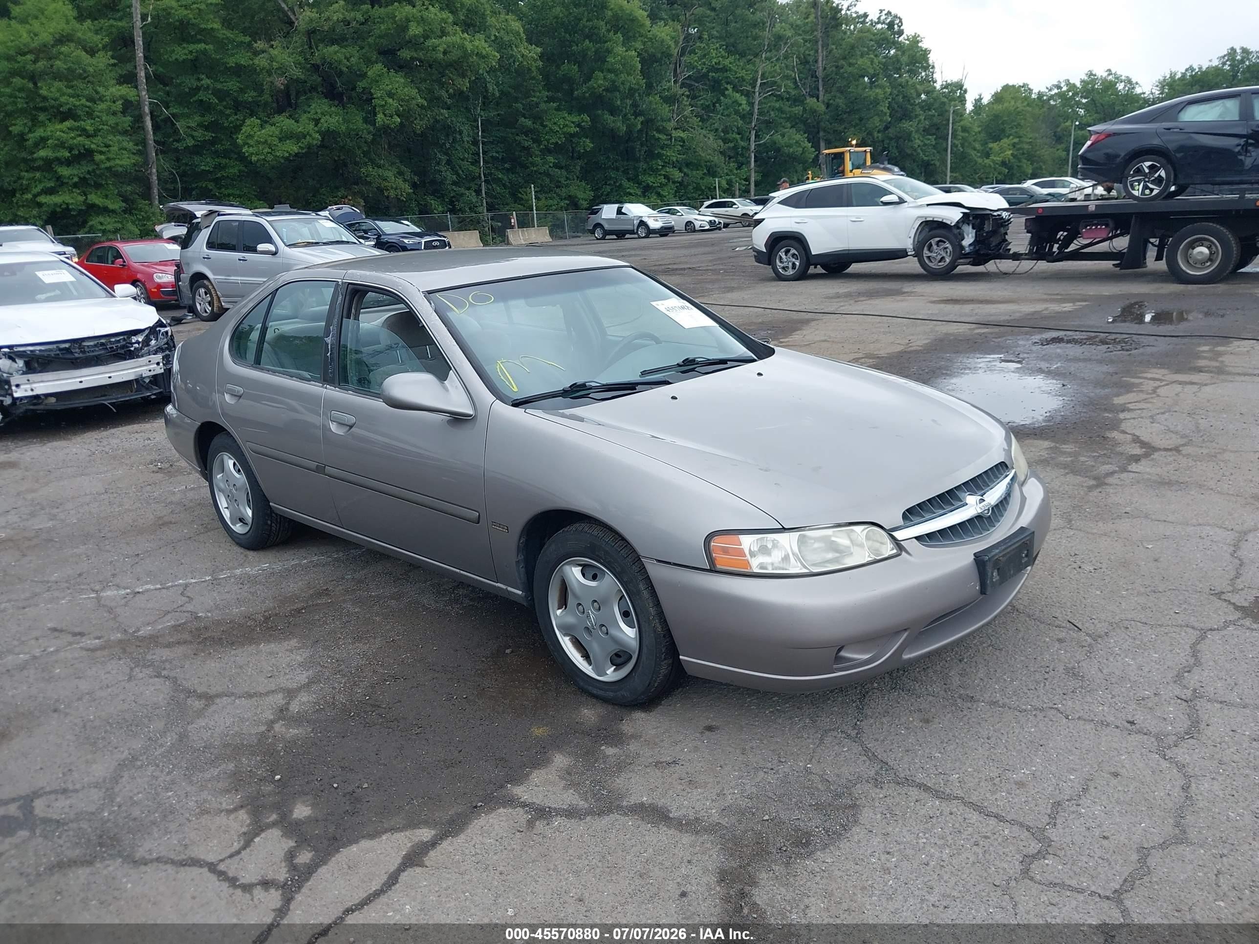 2001 Nissan Altima GXE, VIN 1N4DL01D51C103043 — Side