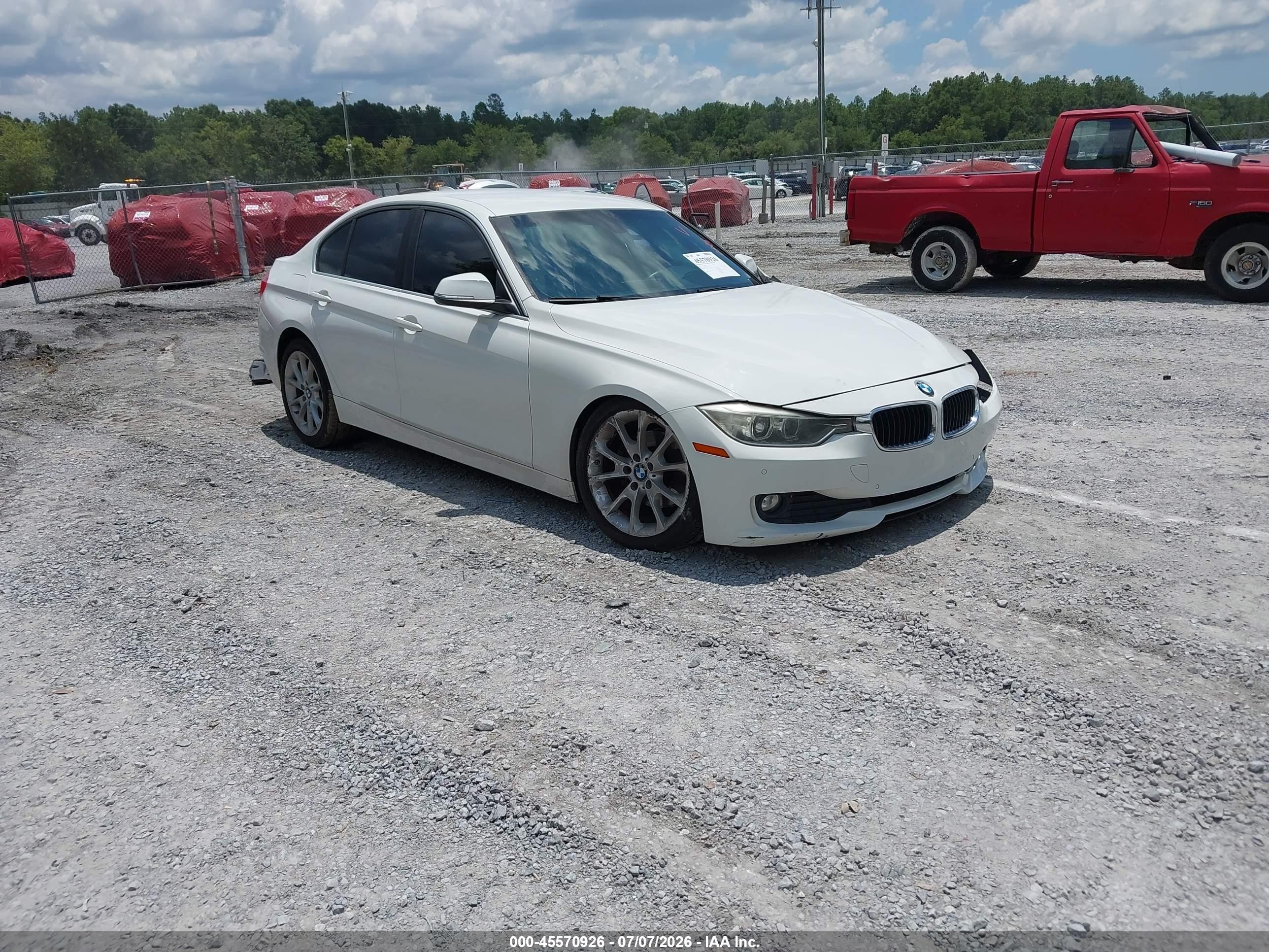2015 BMW 3 Series 320i, VIN WBA3B1C57FK136768 — Front end